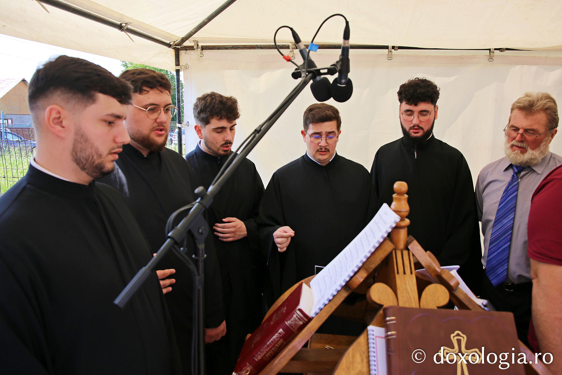 O biserică din orașul Podu Iloaiei, sfințită cu prilejul hramului