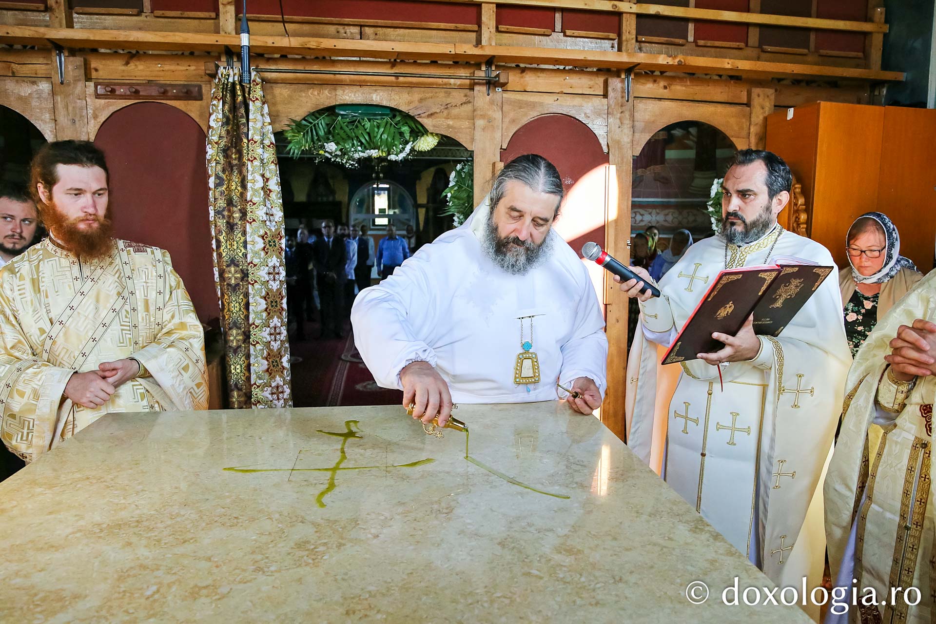 O biserică din orașul Podu Iloaiei, sfințită cu prilejul hramului