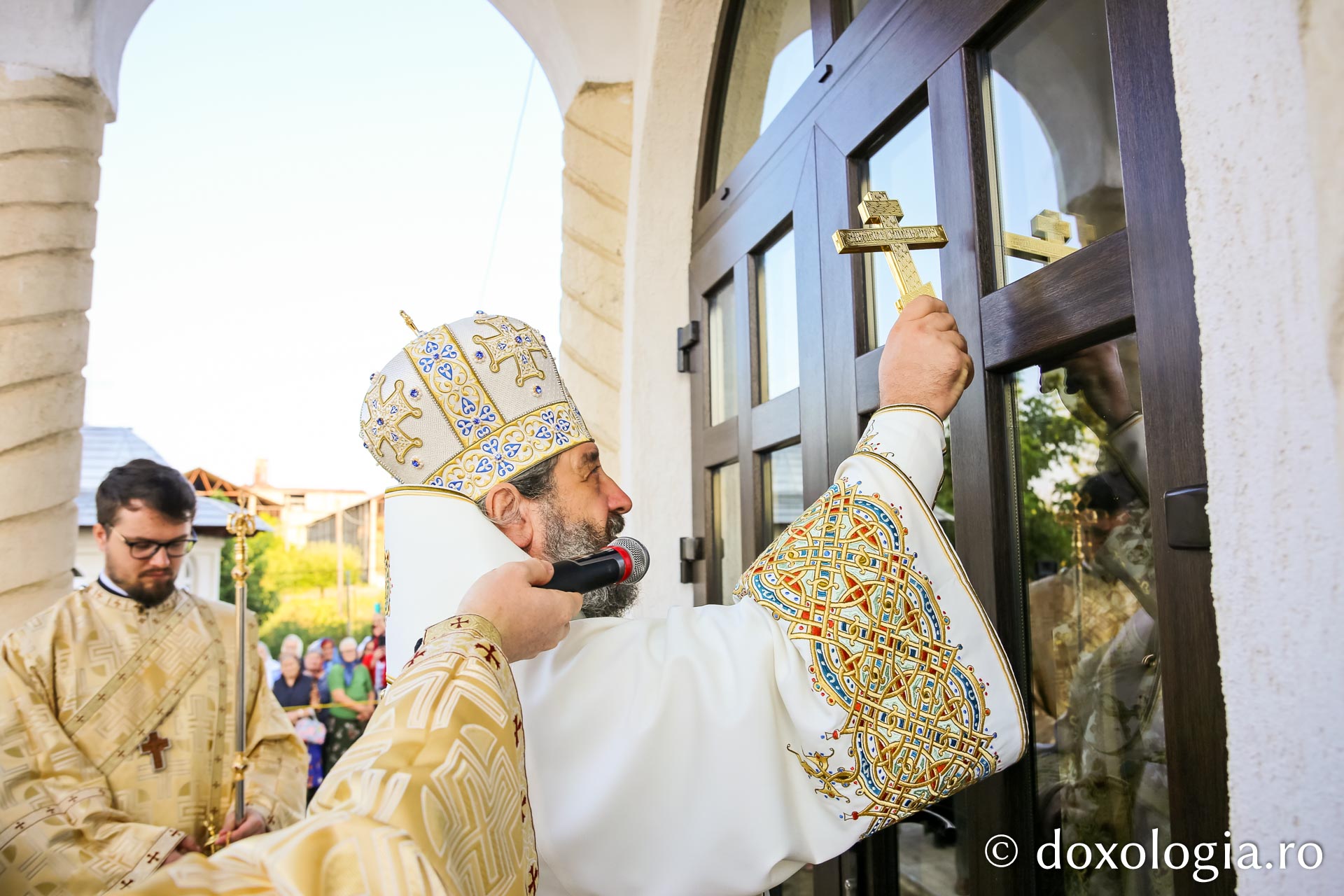 O biserică din orașul Podu Iloaiei, sfințită cu prilejul hramului