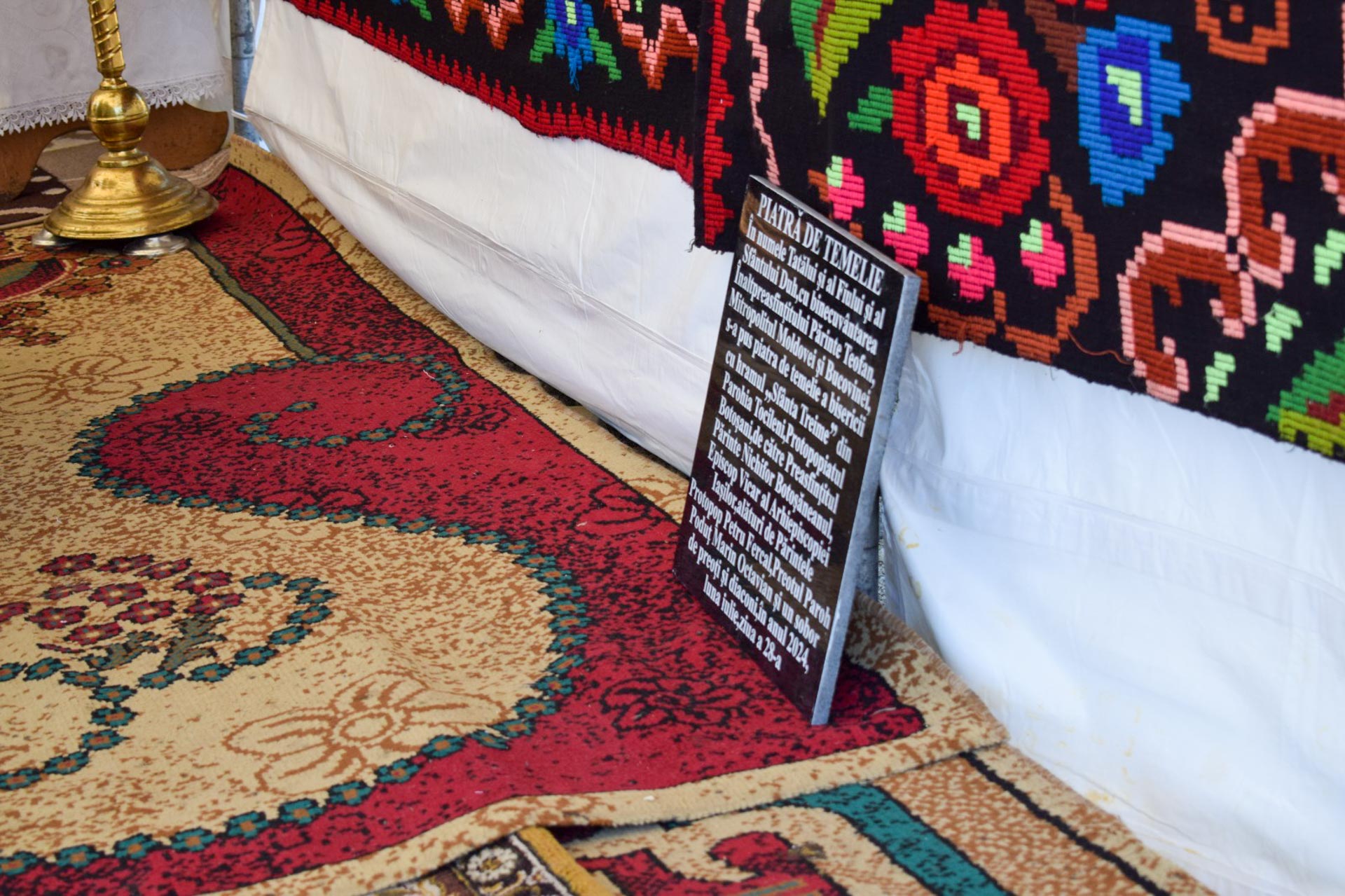 Parohia Tocileni va avea o biserică nouă. PS Nichifor Botoșăneanul a pus piatra de temelie a bisericii