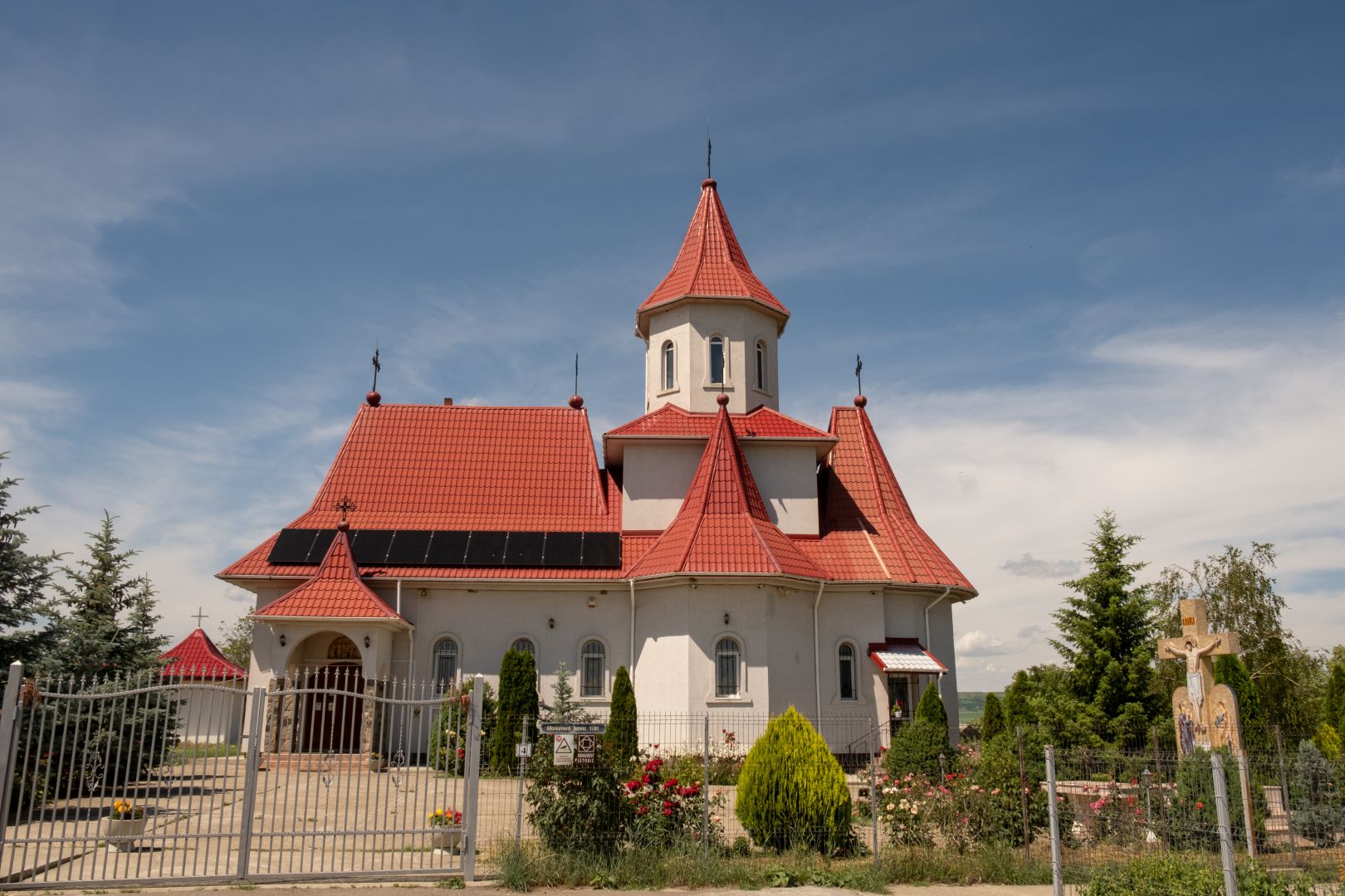 Biserica Parohiei „Sfânta Treime” din Frenciugi