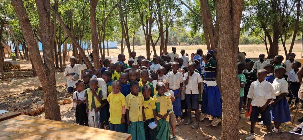 Şcoala din satul Ipwasi, în noi straie