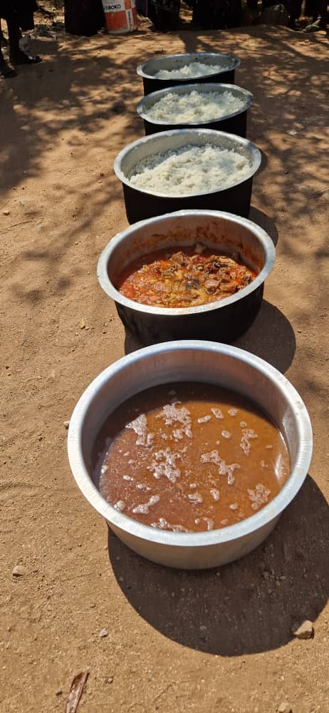 Şcoala din satul Ipwasi, în noi straie