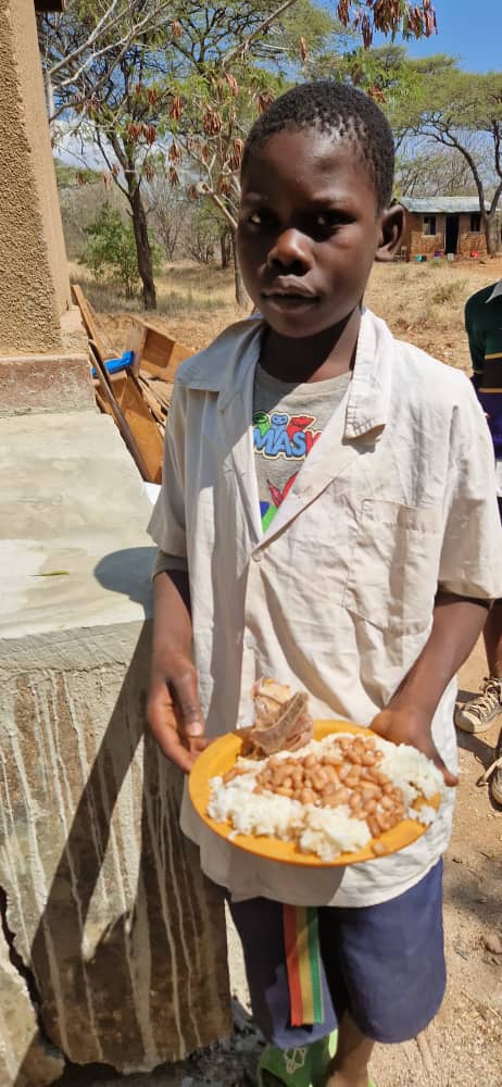 Şcoala din satul Ipwasi, în noi straie