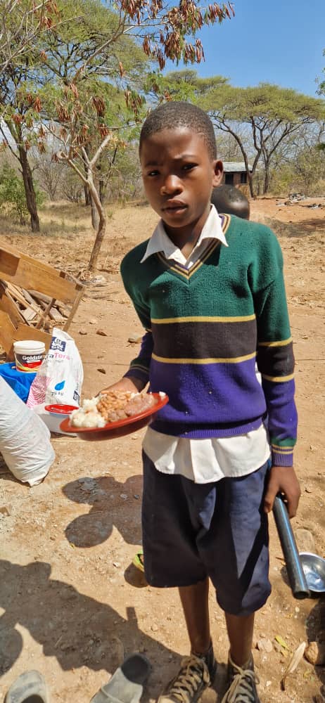 Şcoala din satul Ipwasi, în noi straie