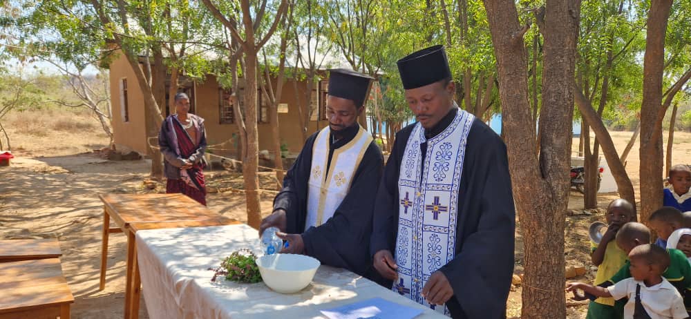 Şcoala din satul Ipwasi, în noi straie