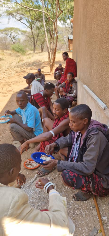 Şcoala din satul Ipwasi, în noi straie