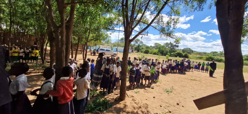 Şcoala din satul Ipwasi, în noi straie