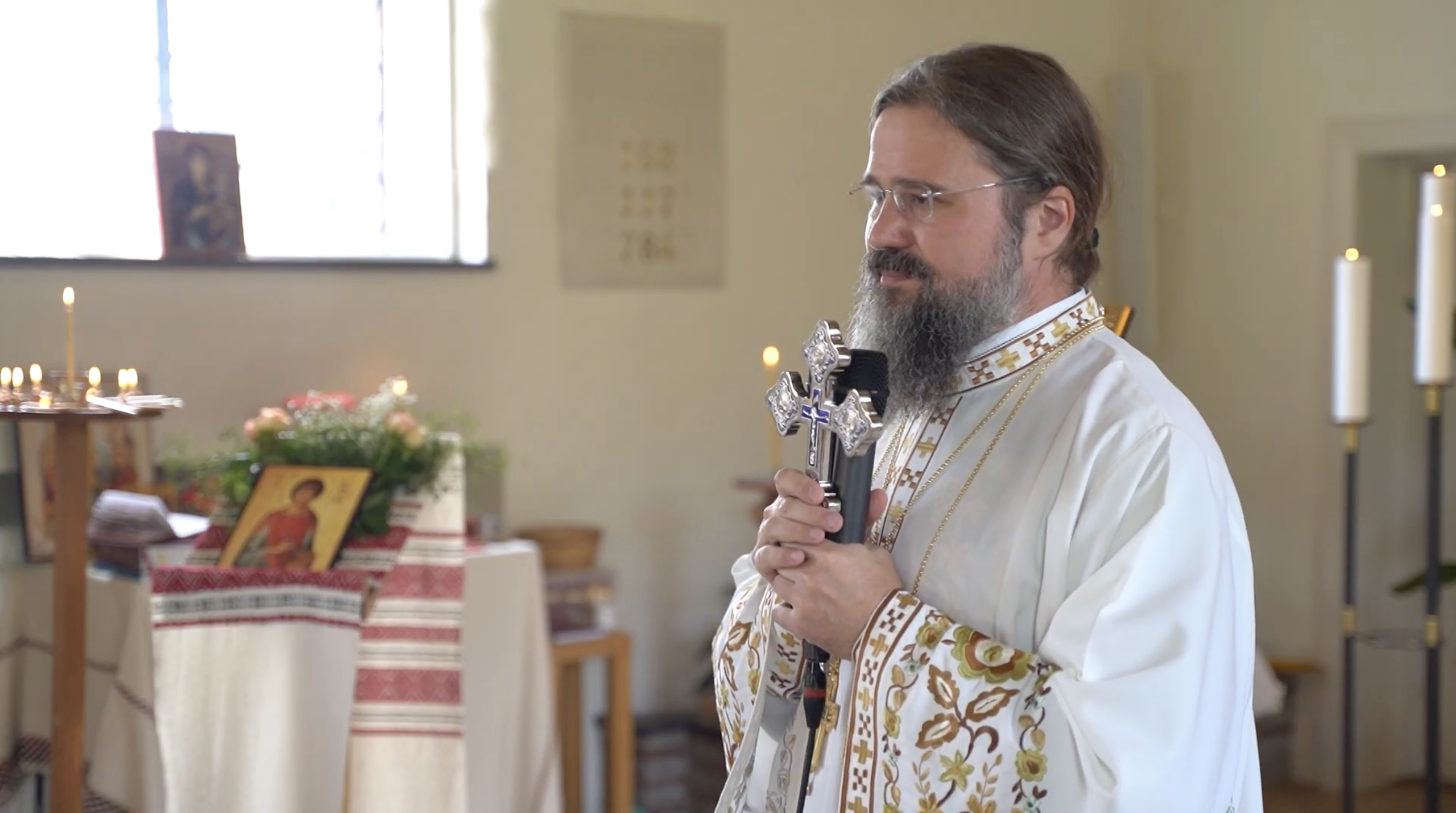 (Video) PS Macarie: „Cum ne ajută Sfântul Pantelimon într-un climat de tensiune și opresiune?”