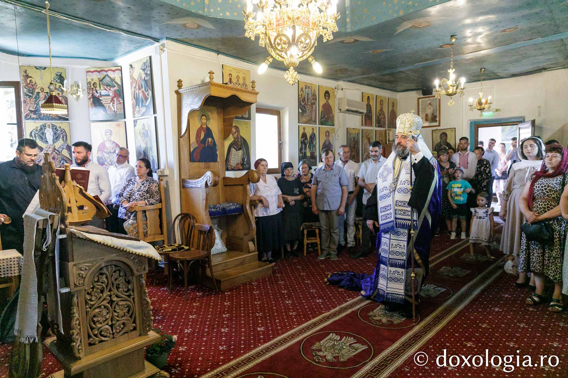 Sfințire de casă parohială la parohia Podolenii de Jos