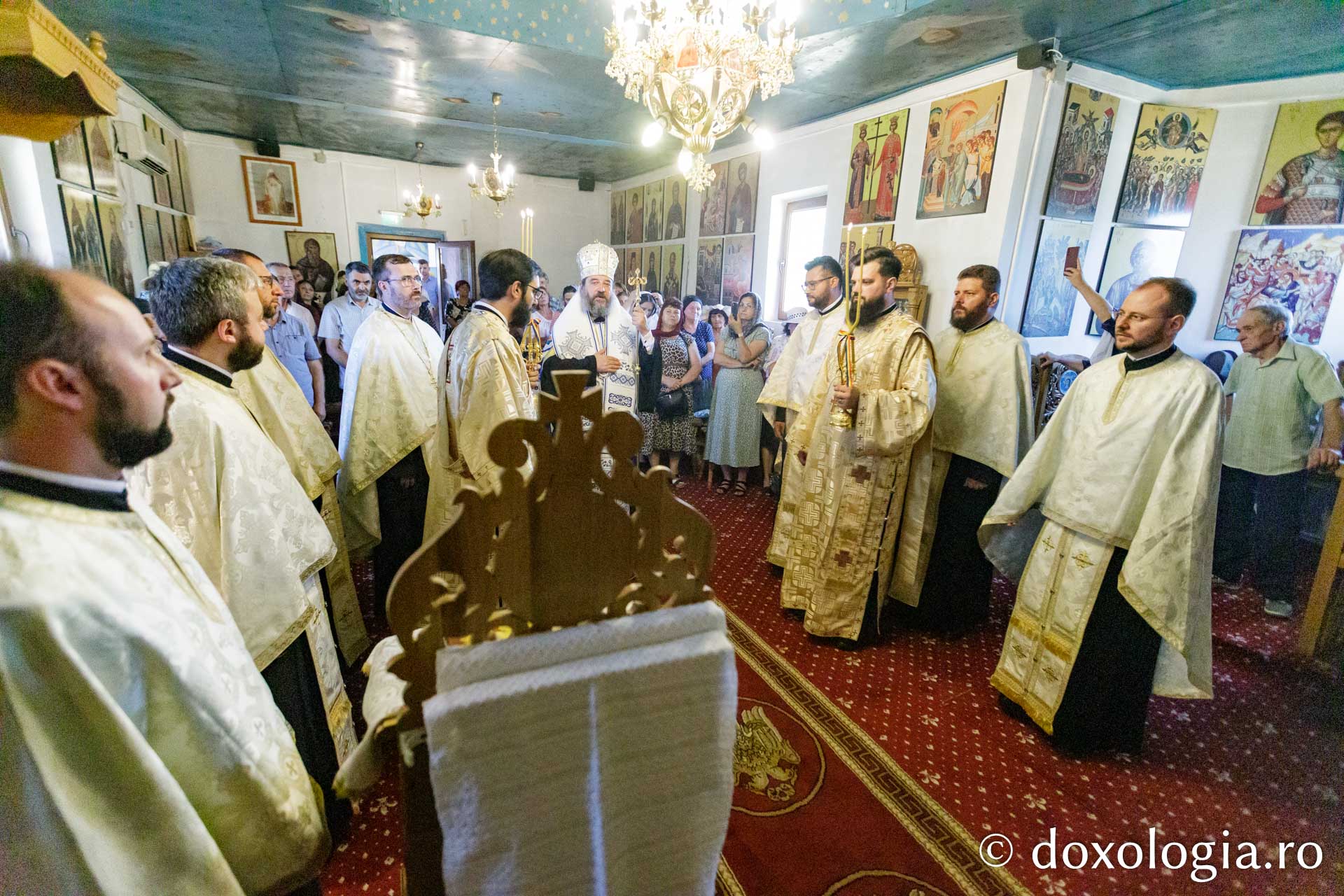 Sfințire de casă parohială la parohia Podolenii de Jos