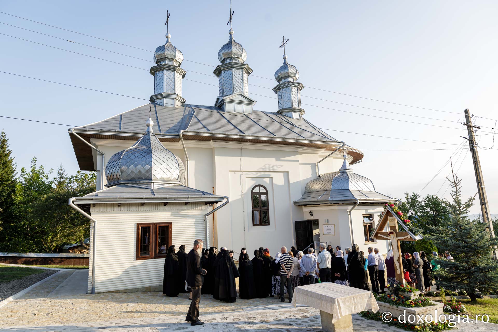 Resfințire de biserică și hram, la Mănăstirea Văratec