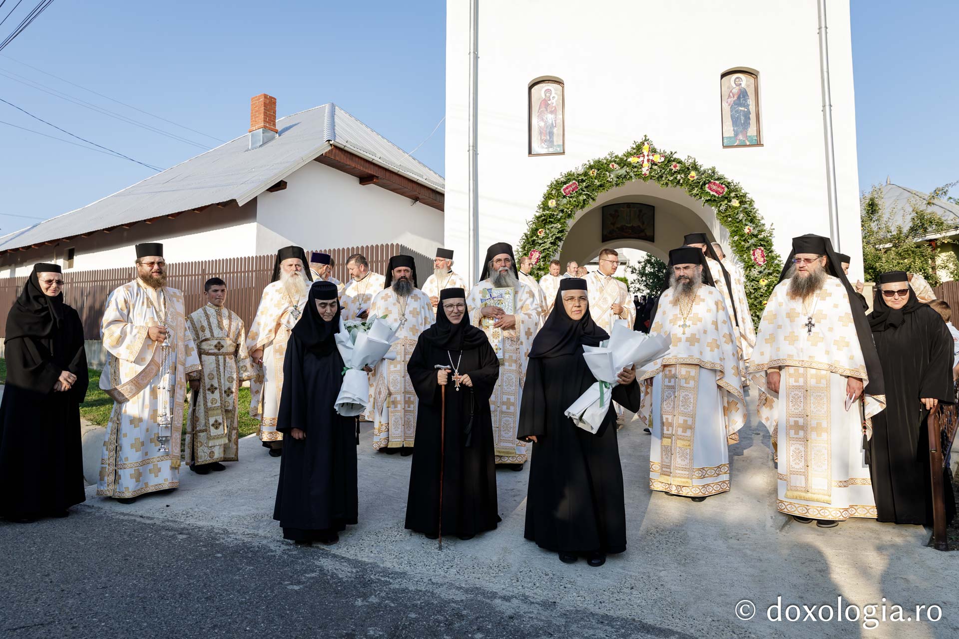 Resfințire de biserică și hram, la Mănăstirea Văratec