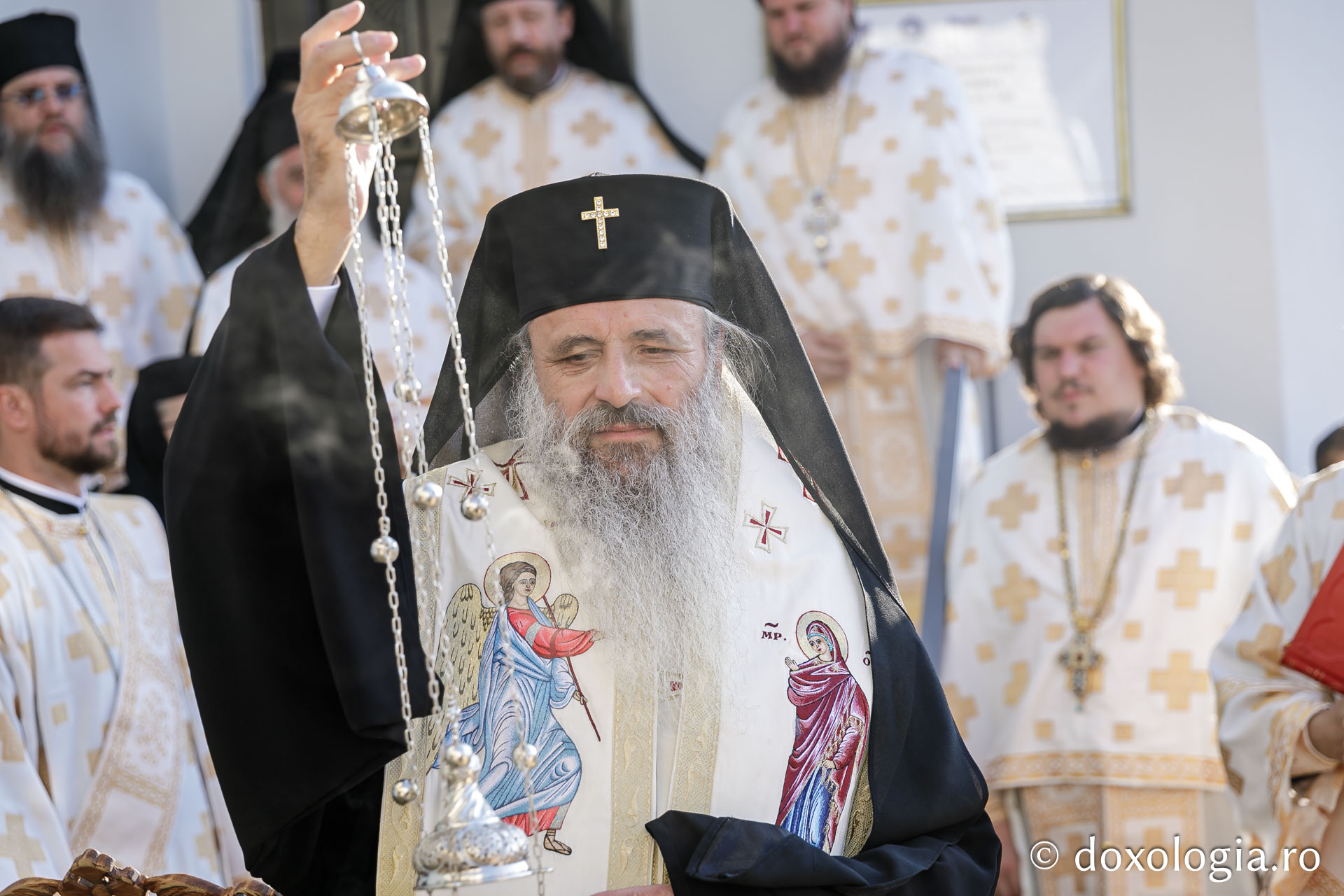 Resfințire de biserică și hram, la Mănăstirea Văratec