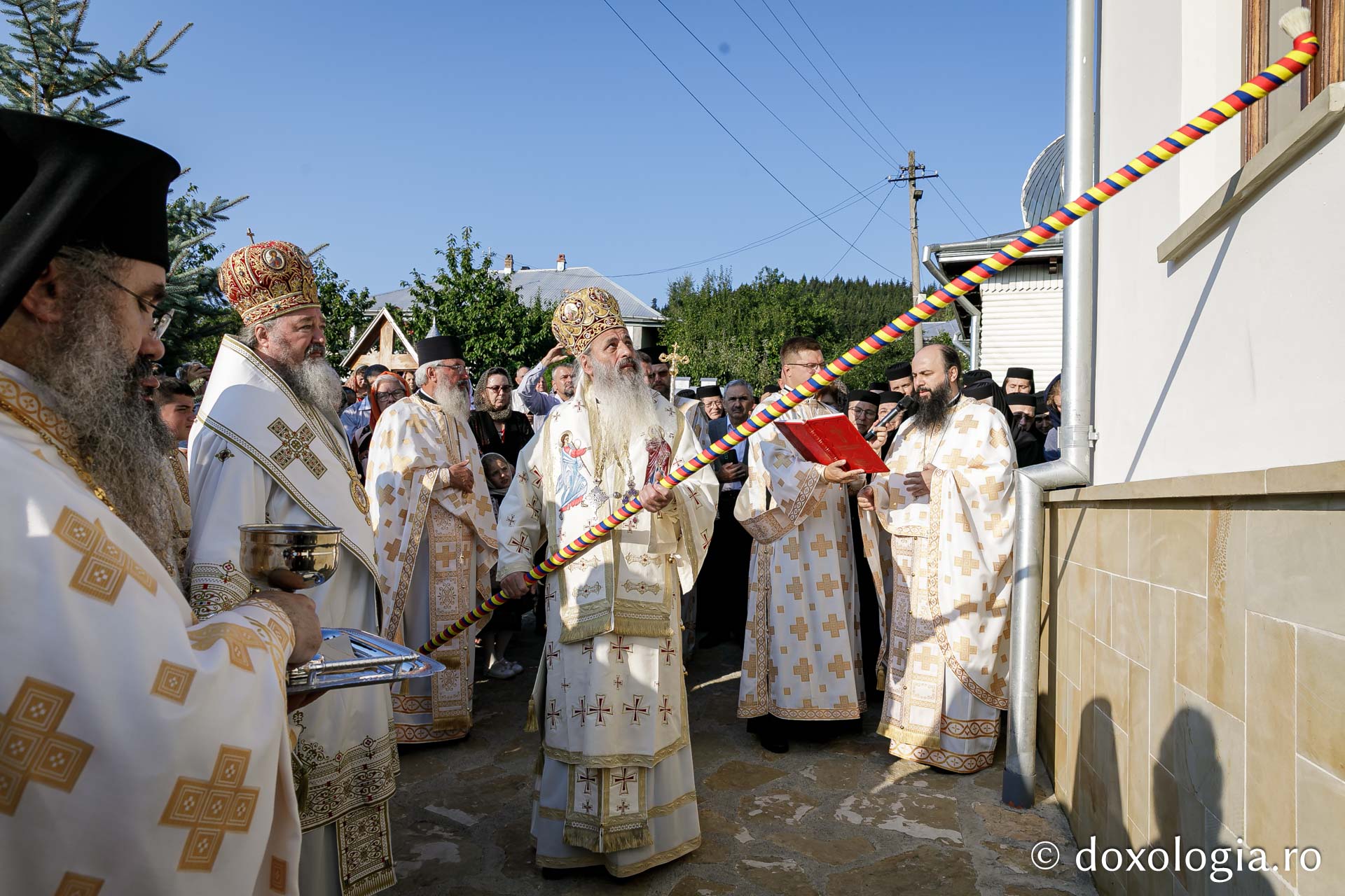Resfințire de biserică și hram, la Mănăstirea Văratec