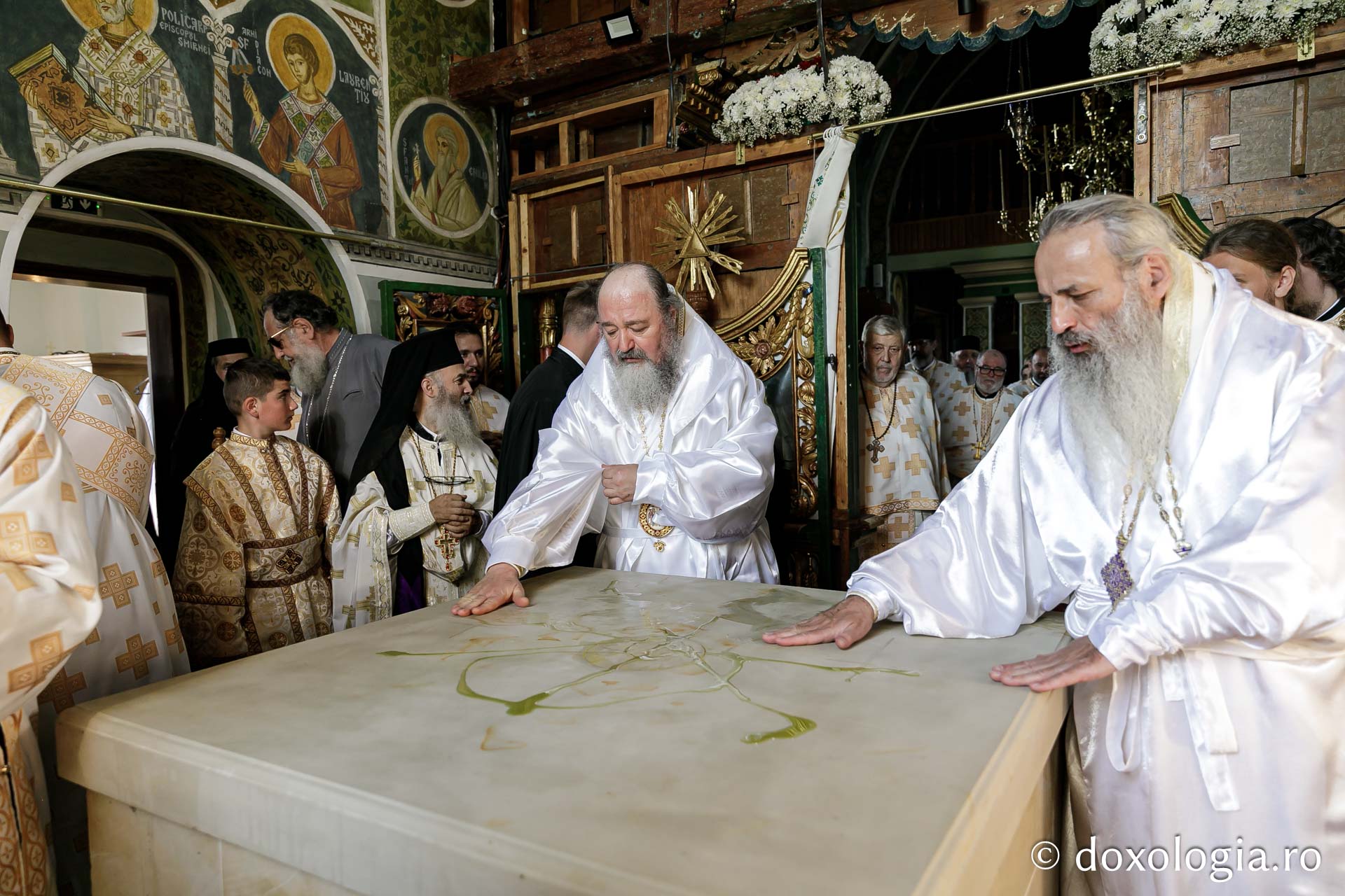 Resfințire de biserică și hram, la Mănăstirea Văratec