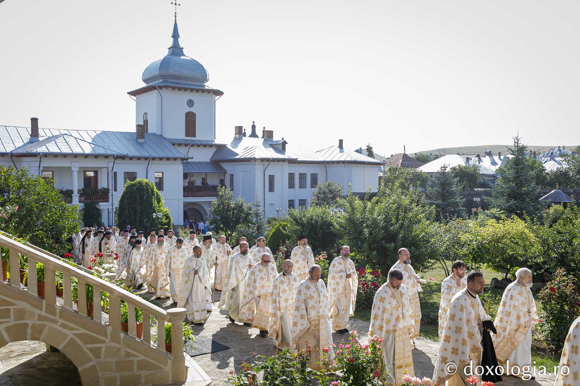 Resfințire de biserică și hram, la Mănăstirea Văratec