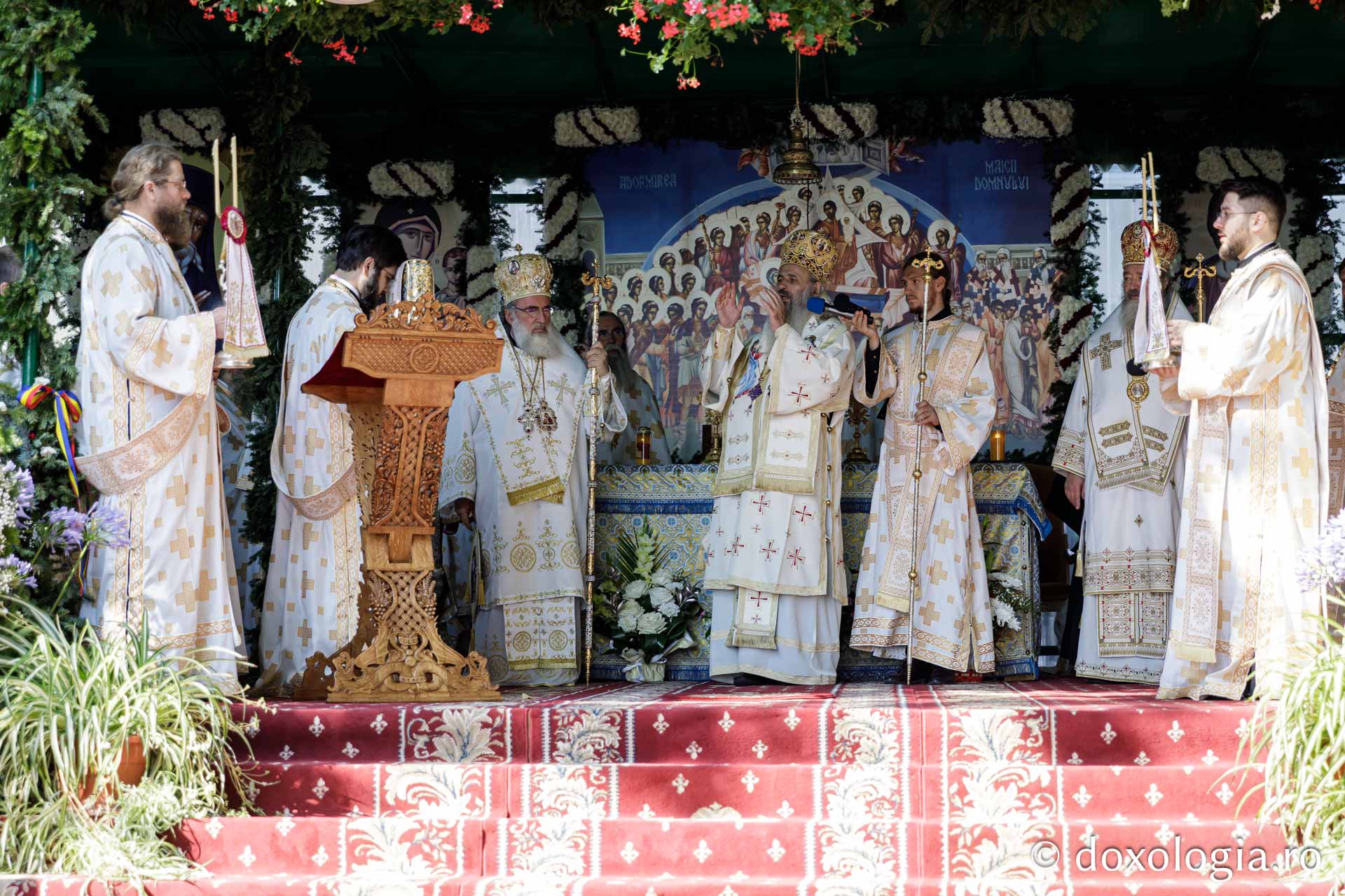 Resfințire de biserică și hram, la Mănăstirea Văratec