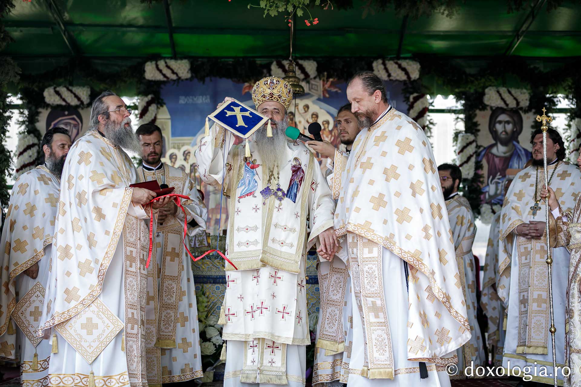 Resfințire de biserică și hram, la Mănăstirea Văratec