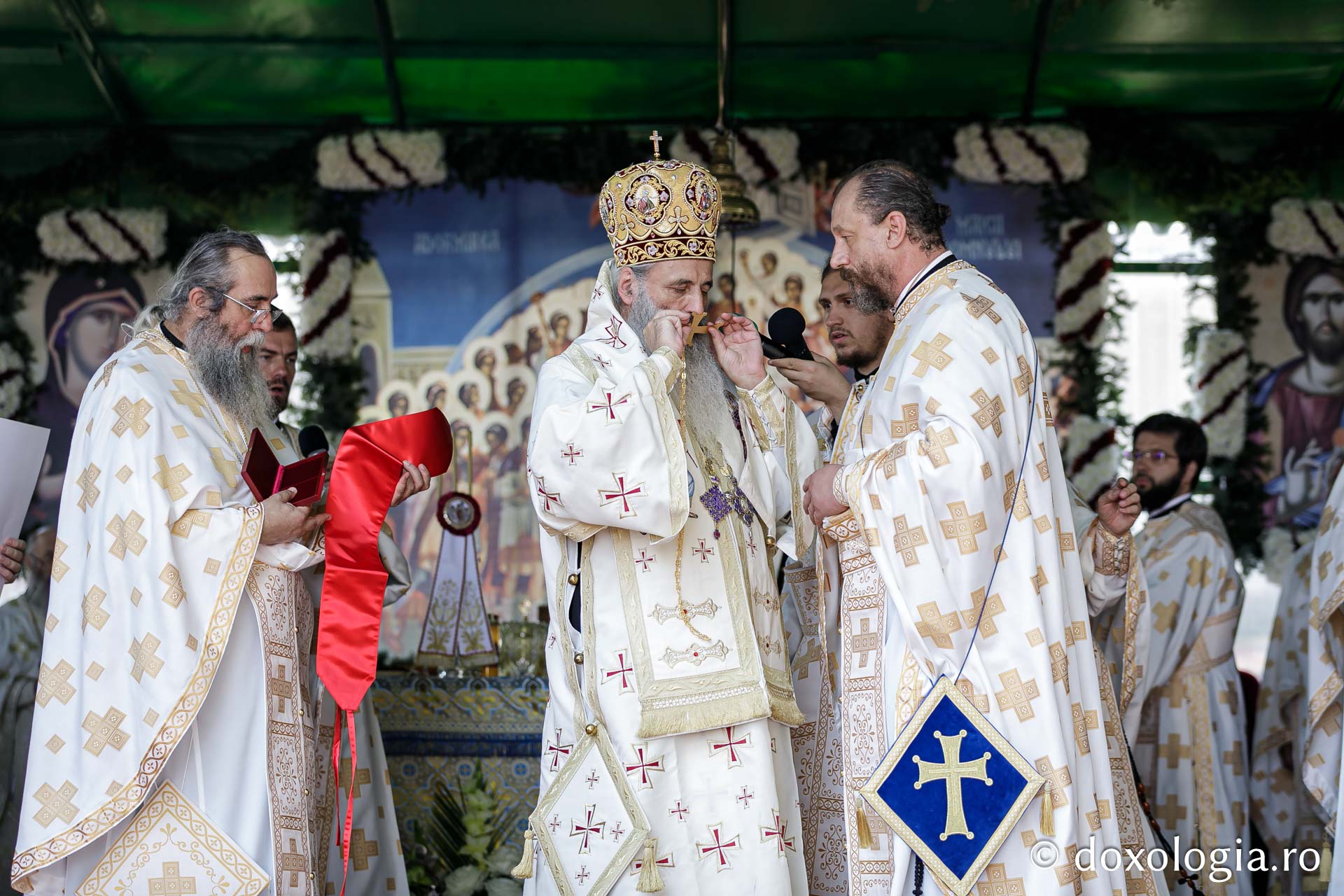 Resfințire de biserică și hram, la Mănăstirea Văratec