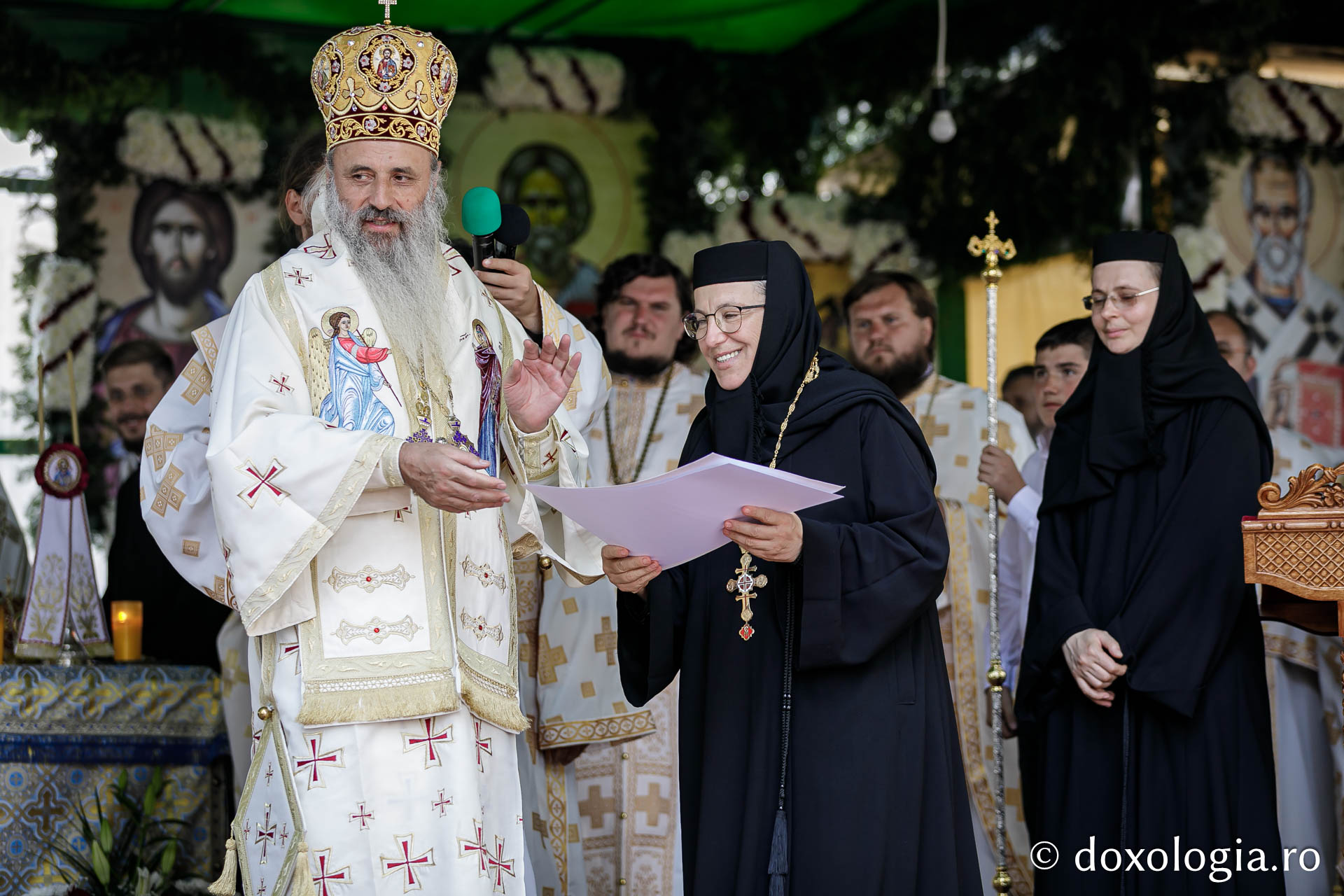 Resfințire de biserică și hram, la Mănăstirea Văratec