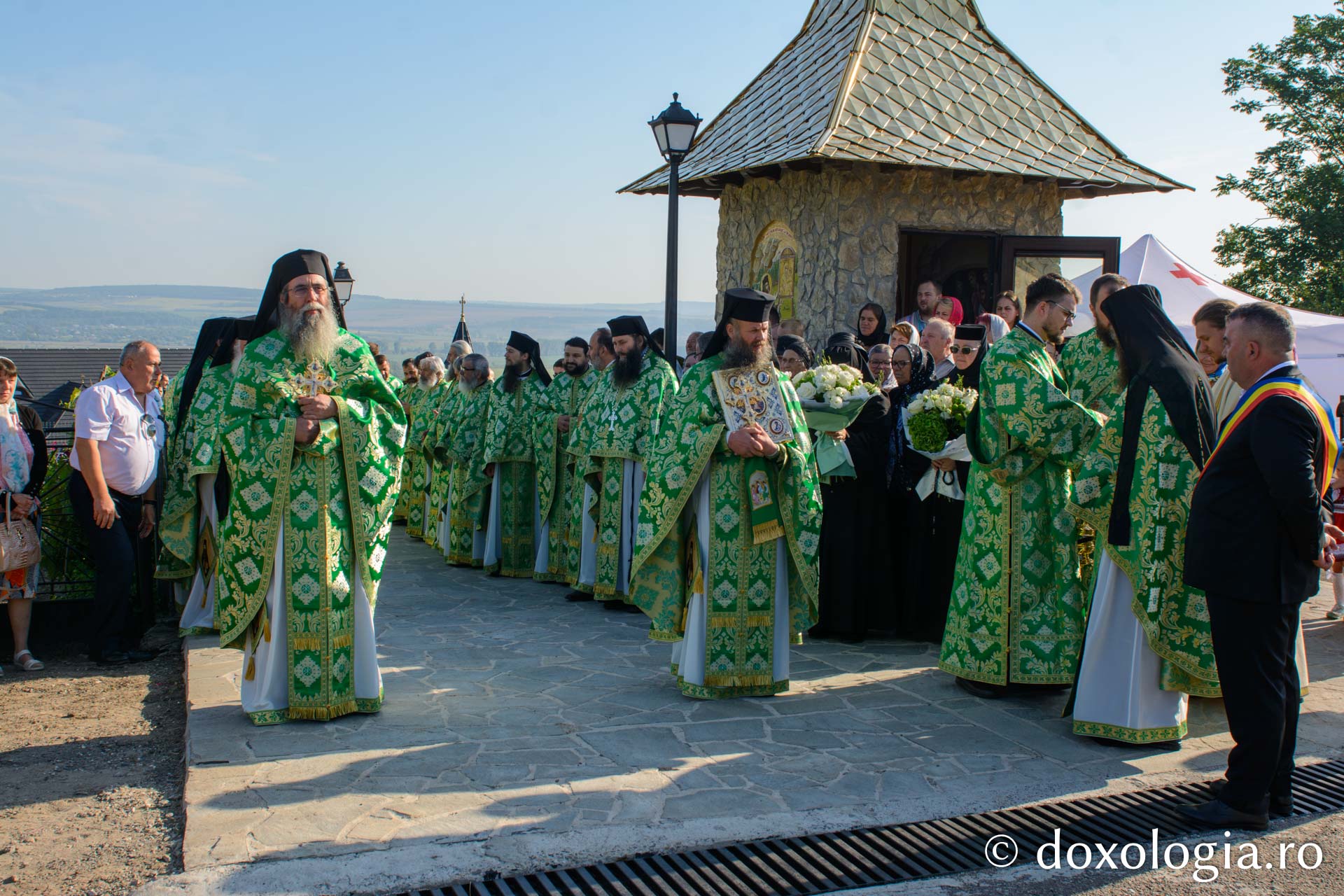 Sfântul Ioan Iacob a fost cinstit la Crăiniceni, în localitatea sa natală