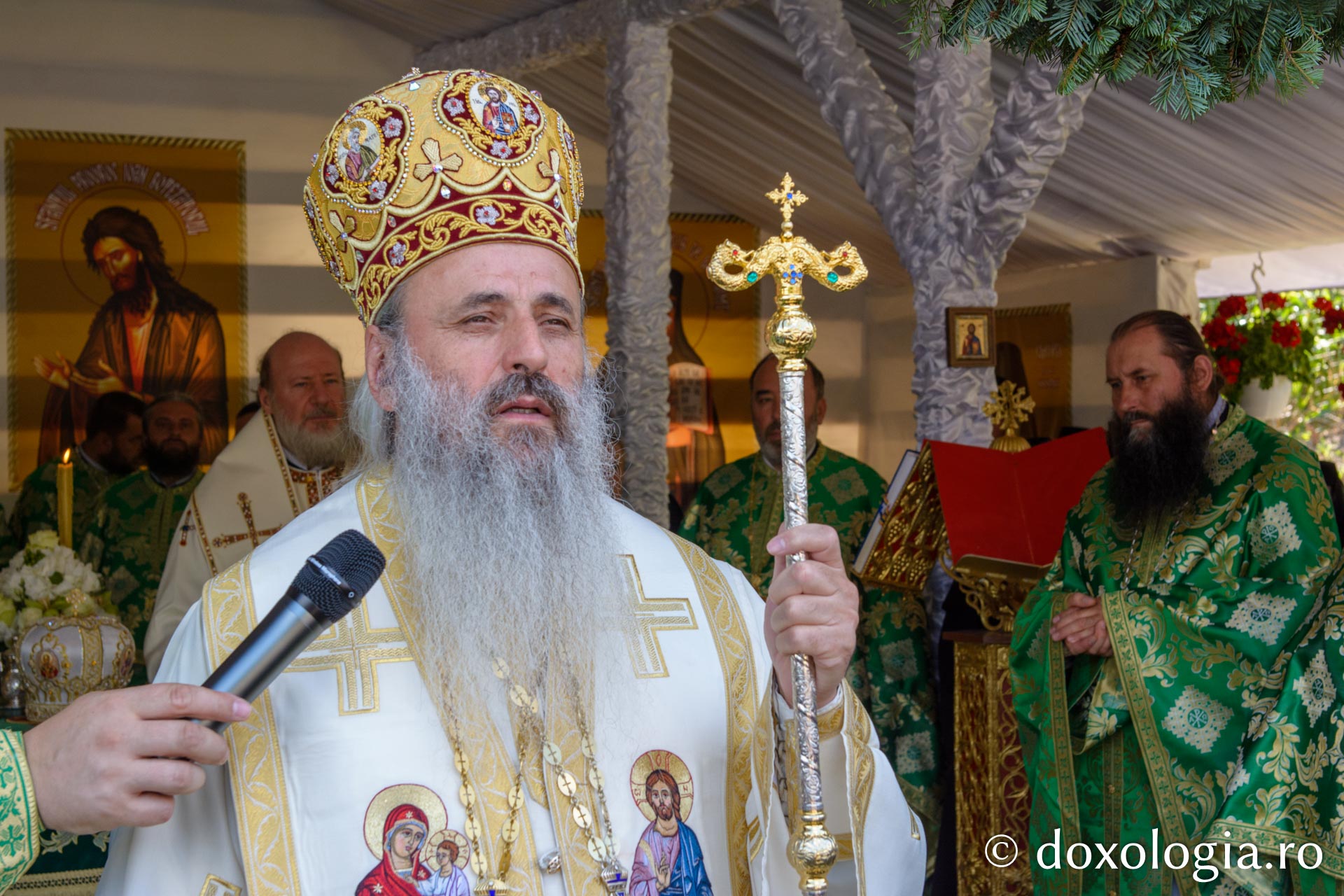 Sfântul Ioan Iacob a fost cinstit la Crăiniceni, în localitatea sa natală