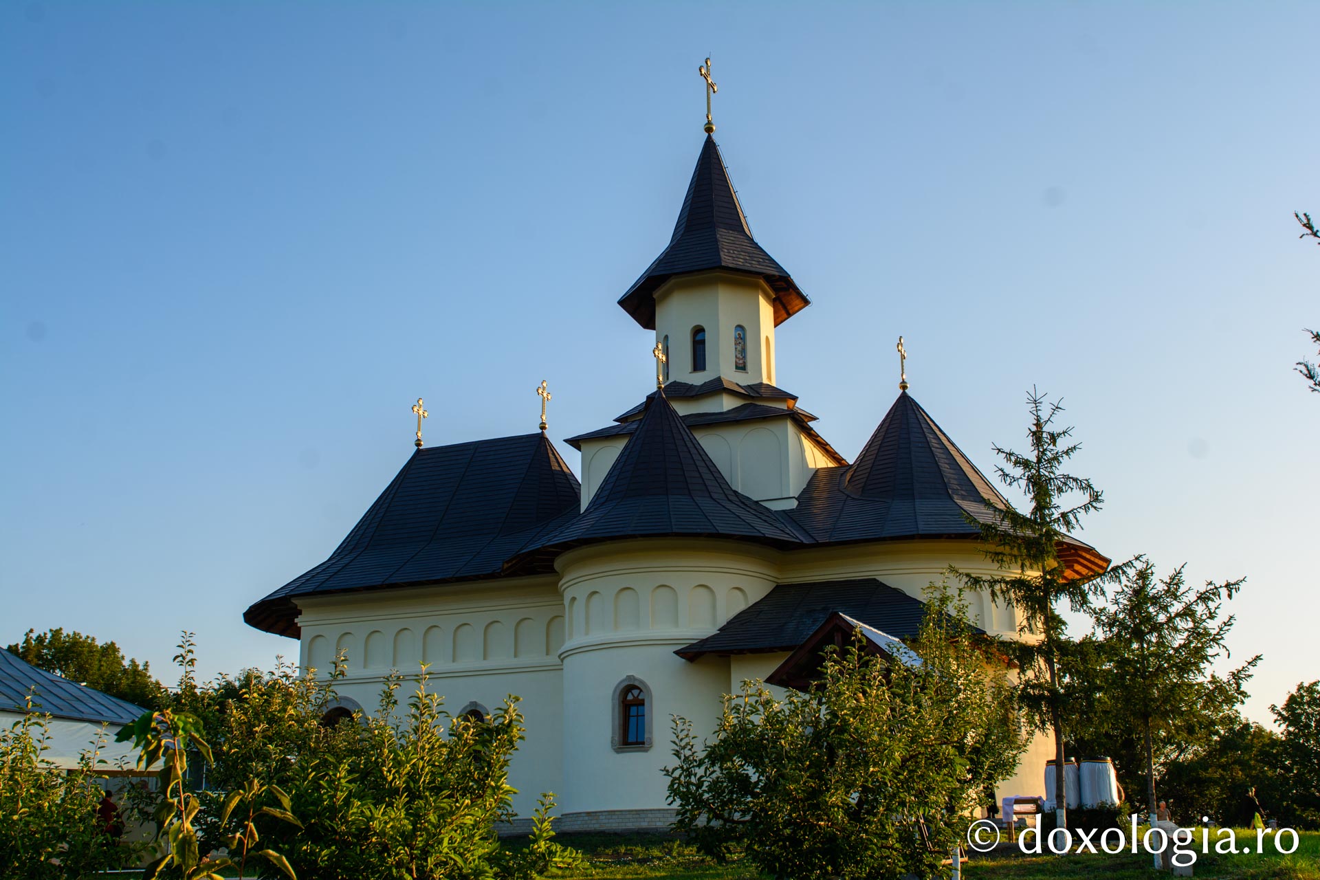 Biserica Schitului Băiceni a primit haina cea nouă a sfințirii