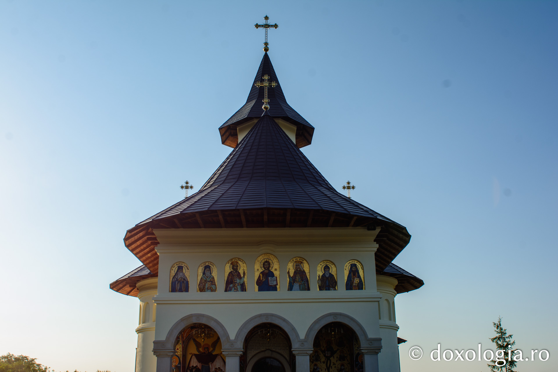 Biserica Schitului Băiceni a primit haina cea nouă a sfințirii