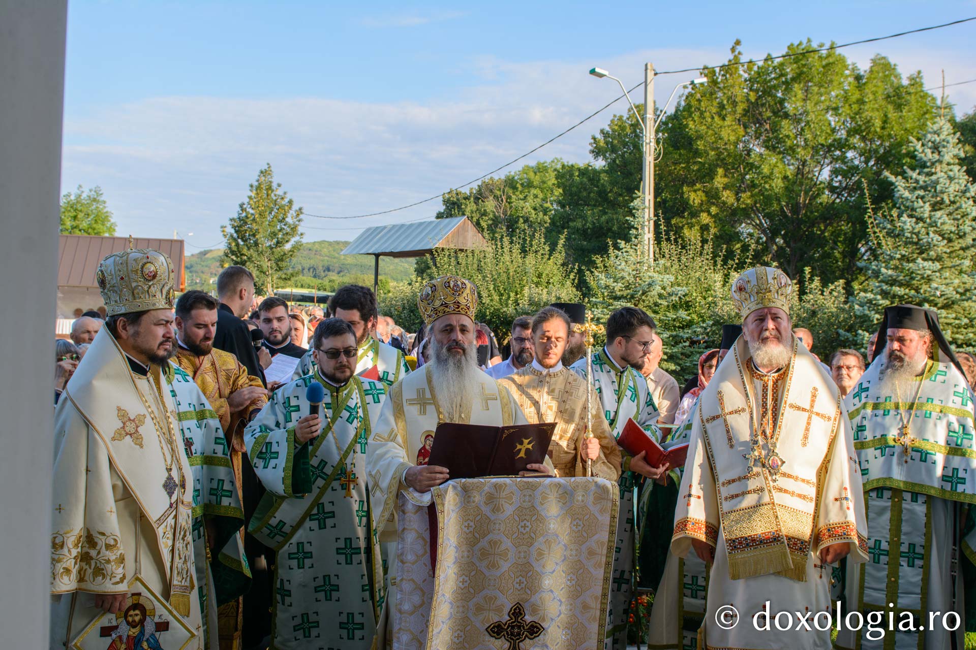 Biserica Schitului Băiceni a primit haina cea nouă a sfințirii