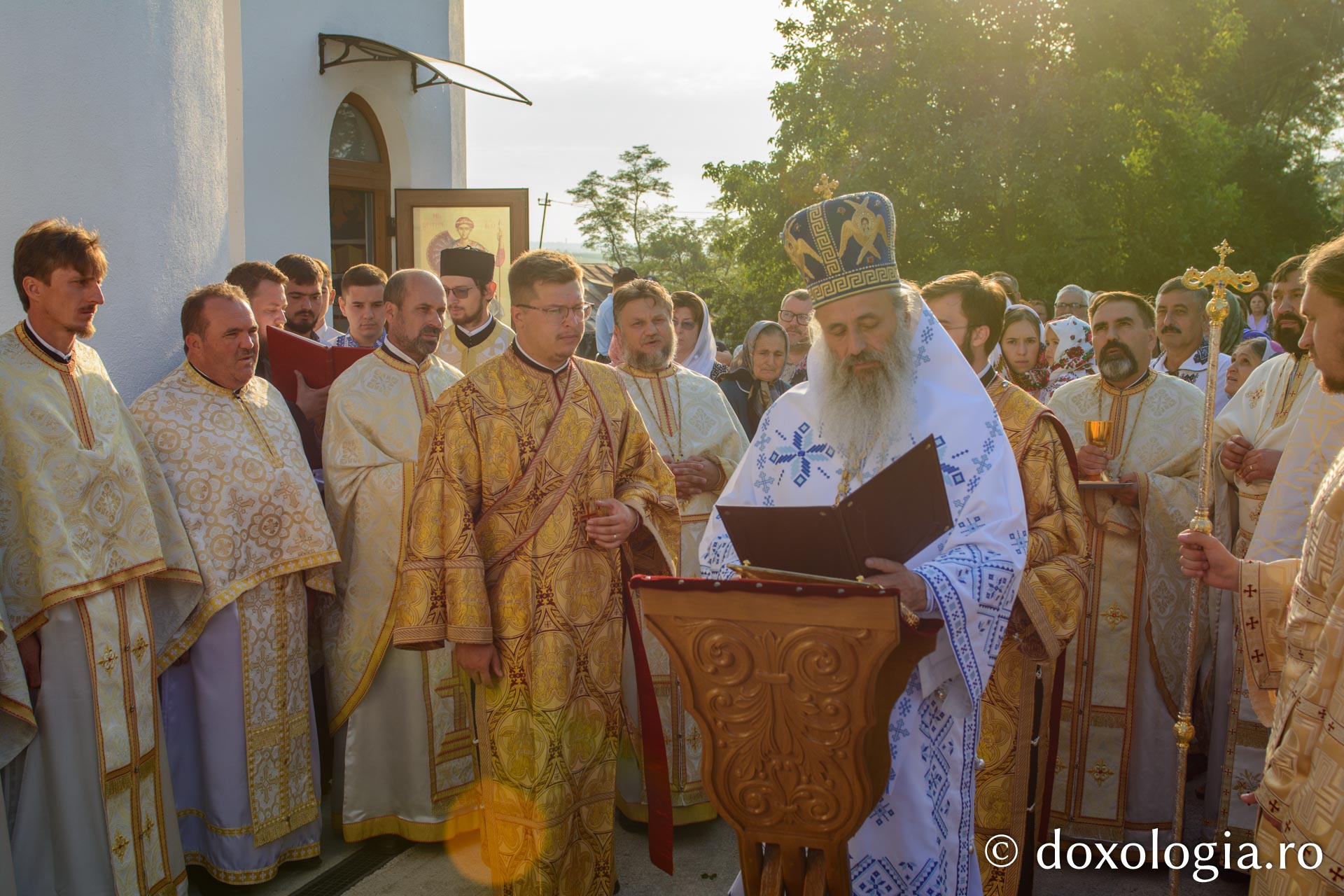 Sfințire de biserică la Mândrești-Movileni