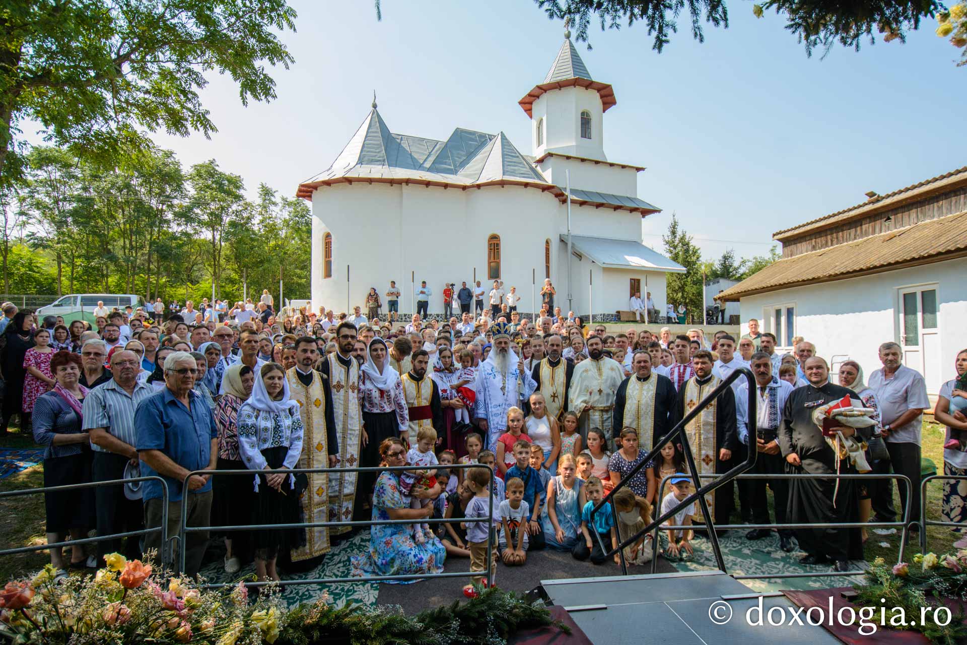 Sfințire de biserică la Mândrești-Movileni