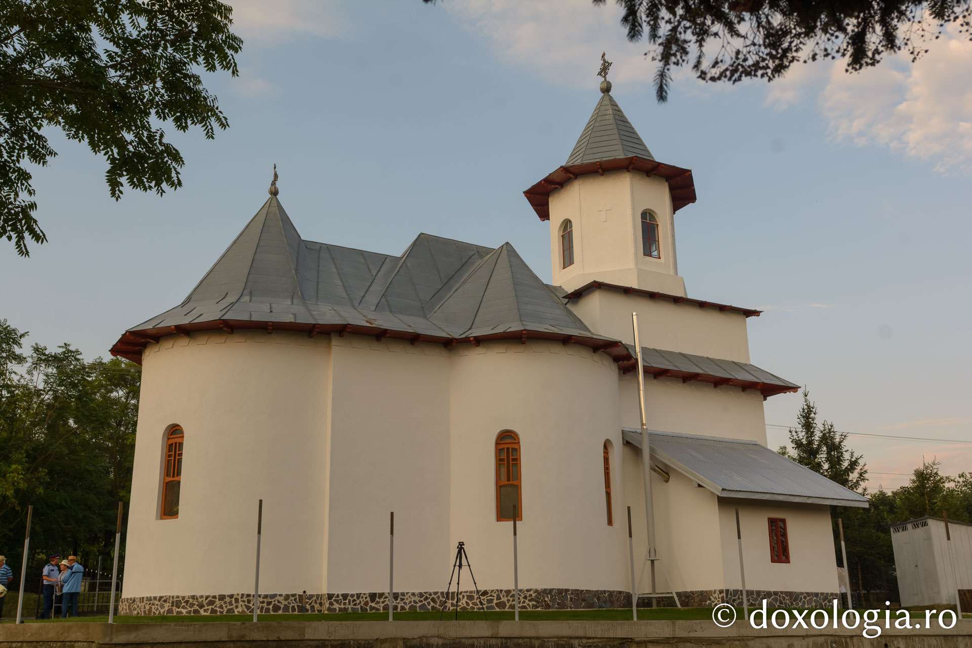 Sfințire de biserică la Mândrești-Movileni
