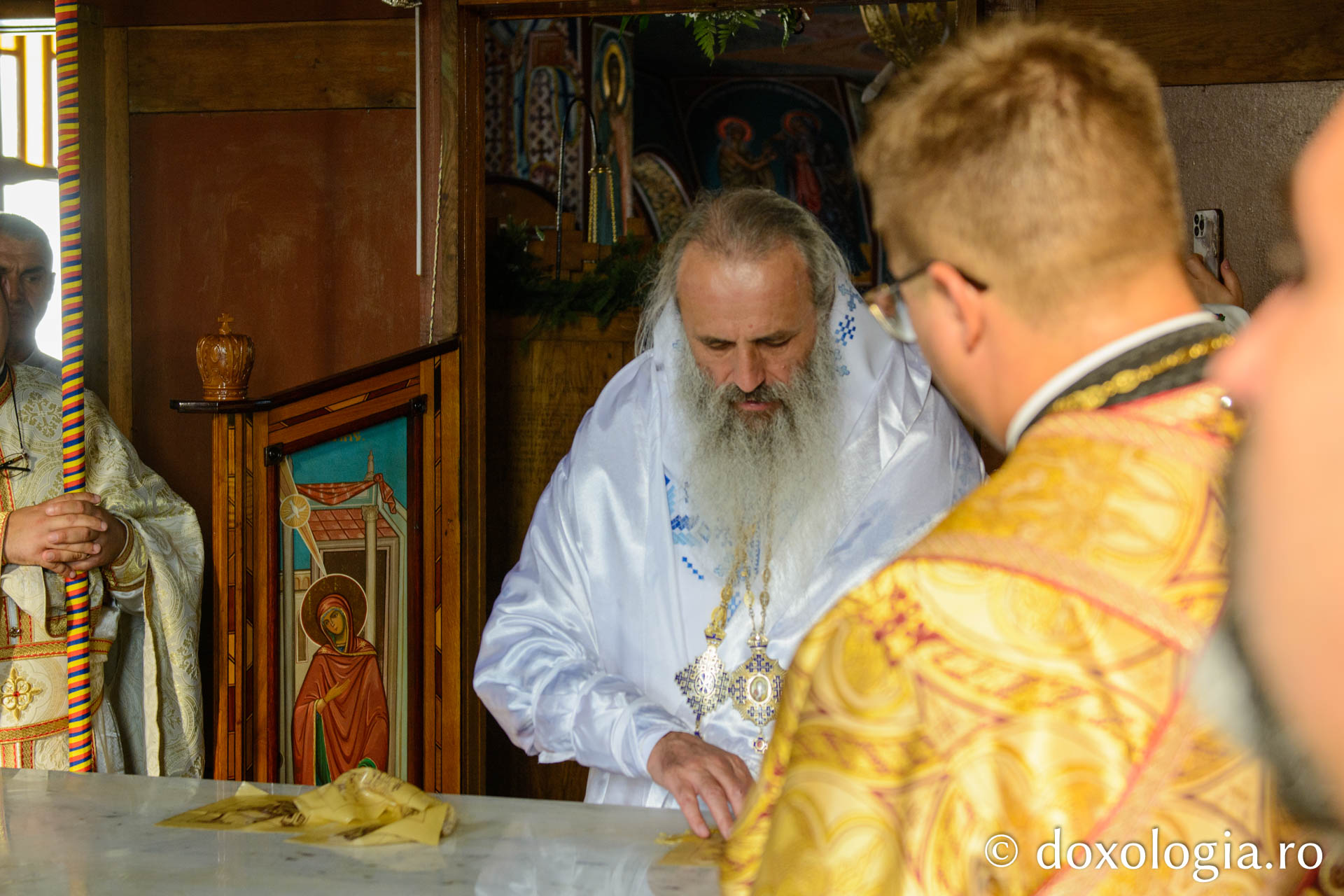 Sfințire de biserică la Mândrești-Movileni