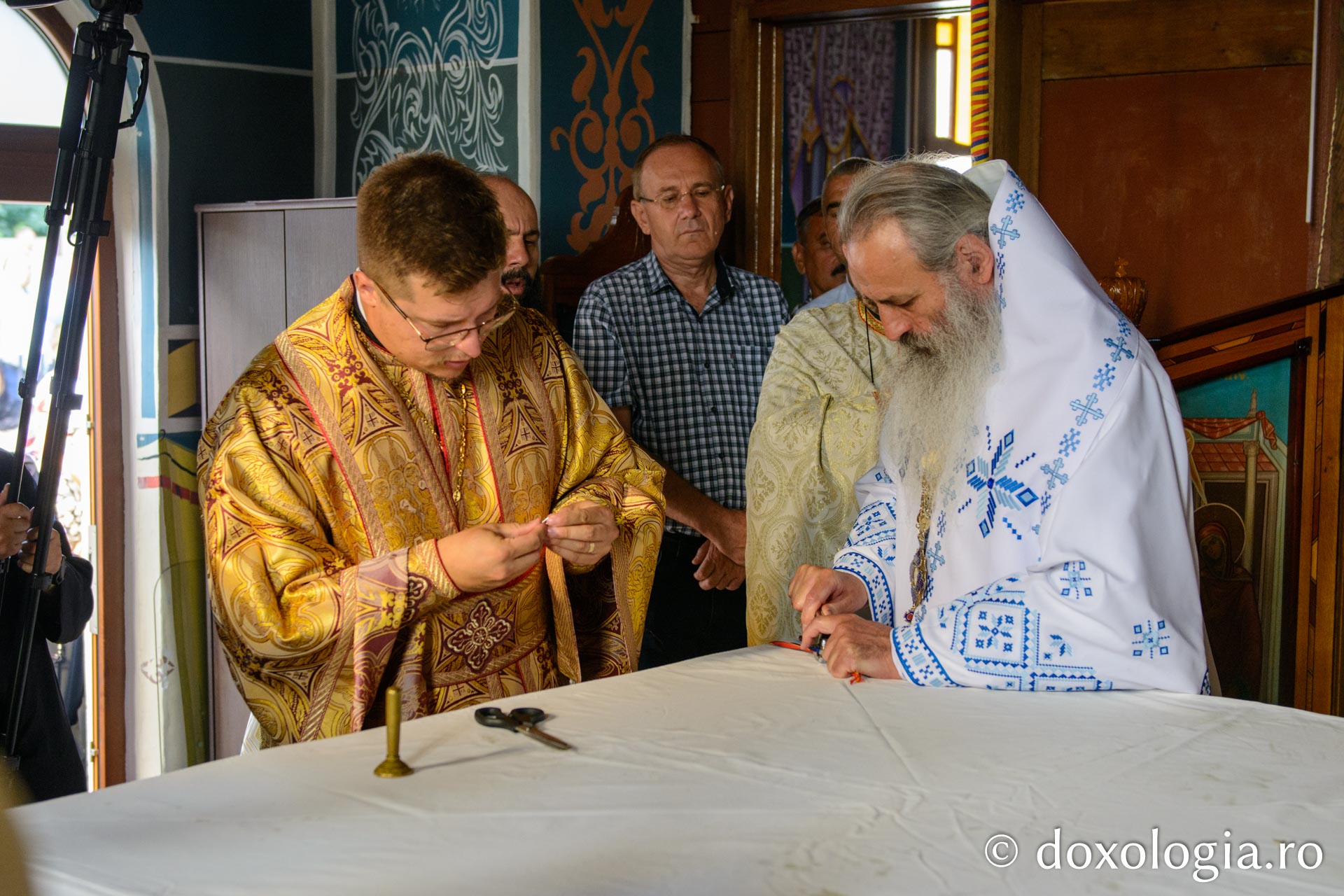 Sfințire de biserică la Mândrești-Movileni