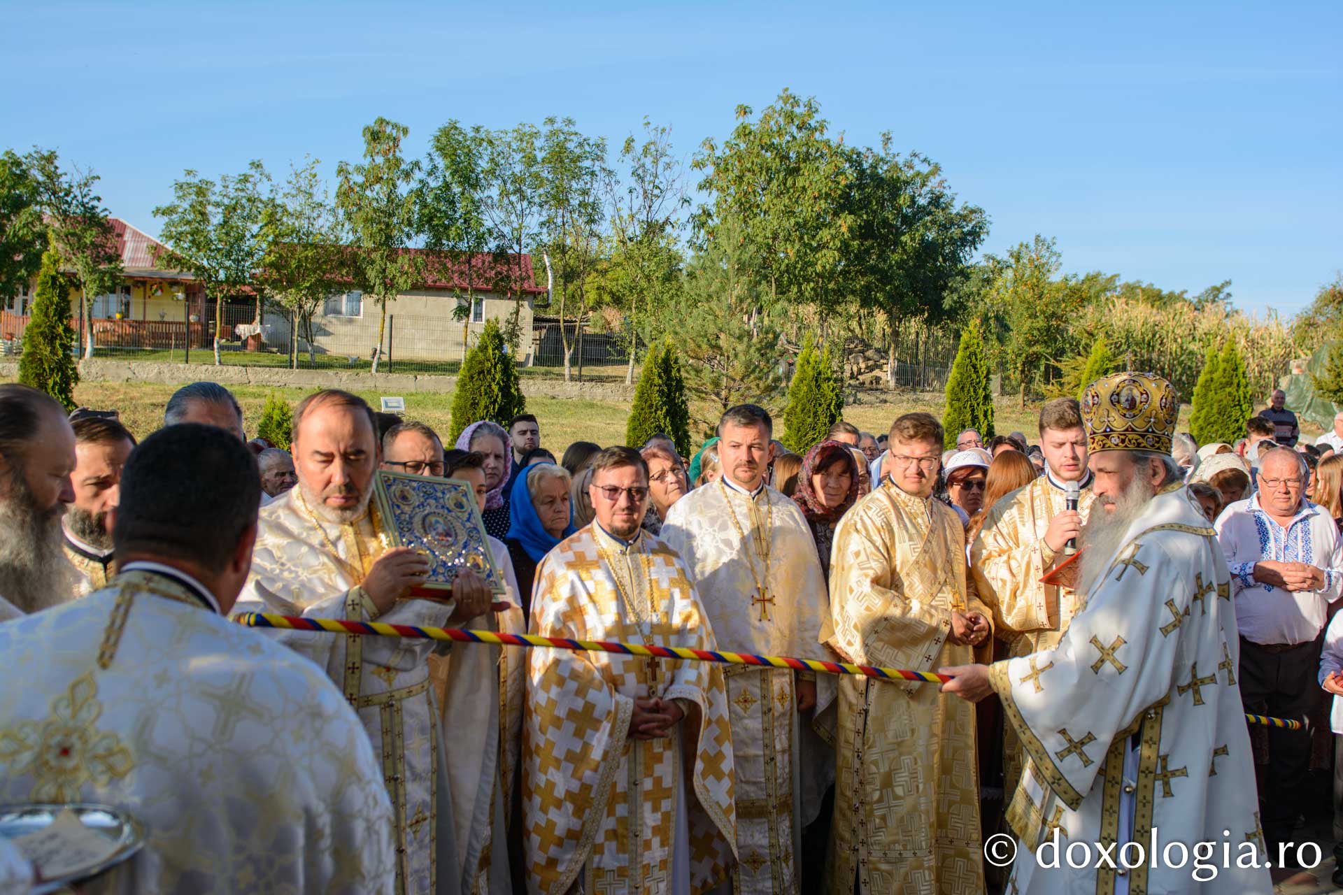 Biserica Parohiei Viișoara a fost sfințită de IPS Teofan