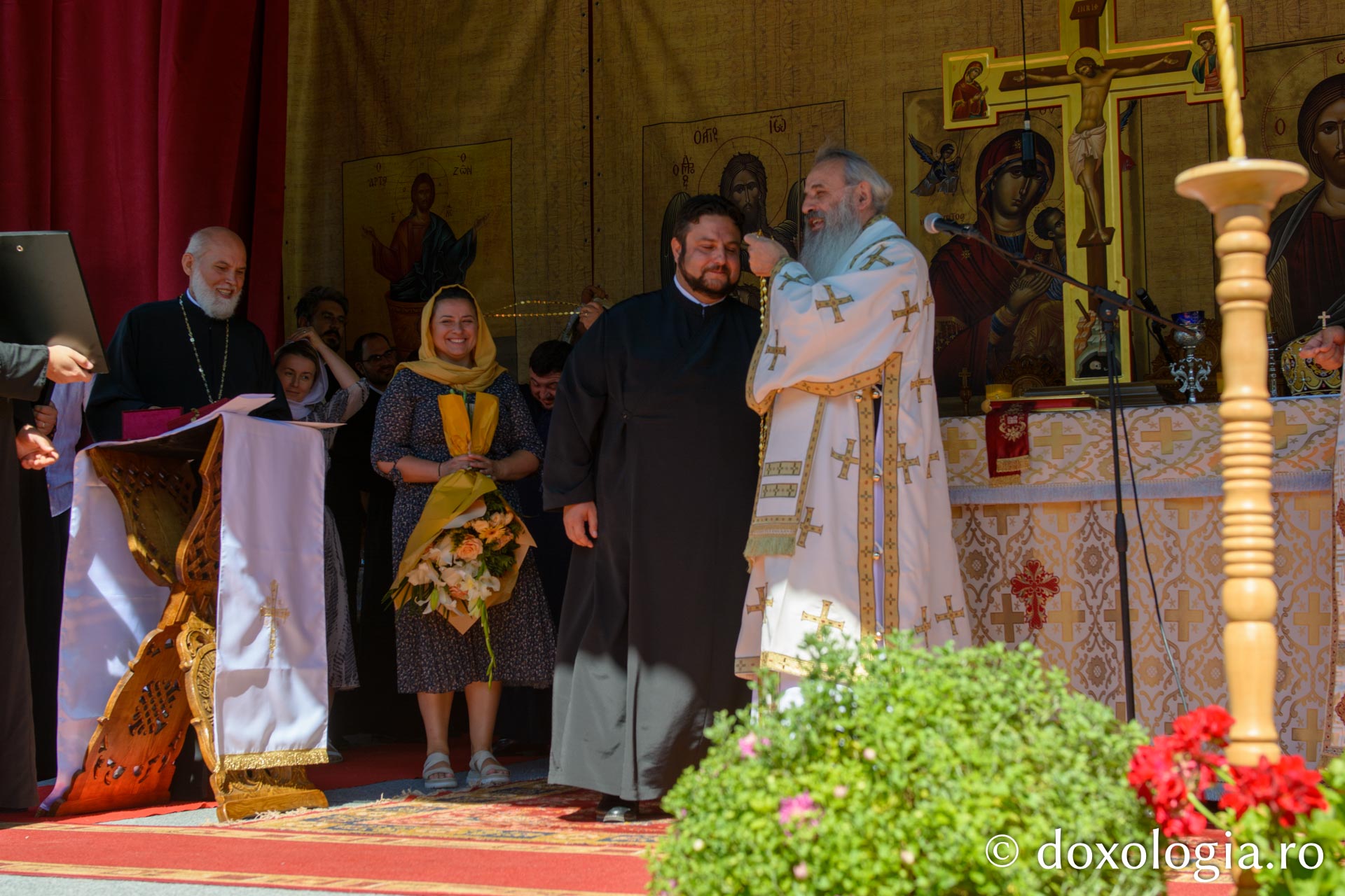 Noua biserică a Parohiei Secu – Izvorul Alb, sfințită de IPS Teofan