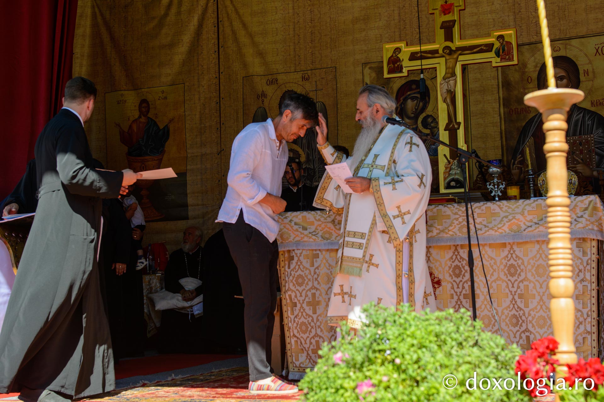 Noua biserică a Parohiei Secu – Izvorul Alb, sfințită de IPS Teofan