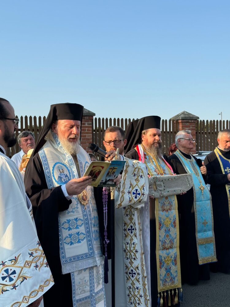 Slujbă de priveghere la Mănăstirea Hodoș-Bodrog