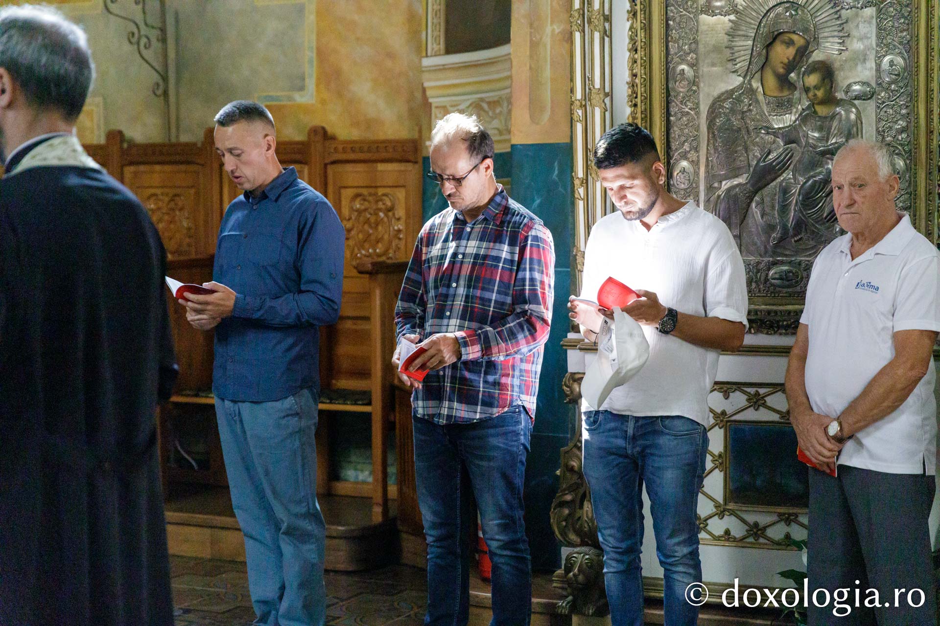 Persoane private de libertate de la Penitenciarul Iași în vizită la biserica Banu