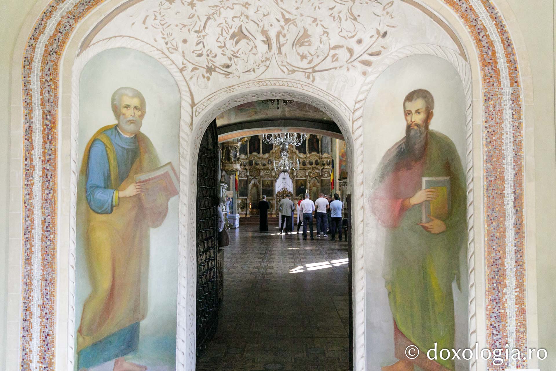 Persoane private de libertate de la Penitenciarul Iași în vizită la biserica Banu