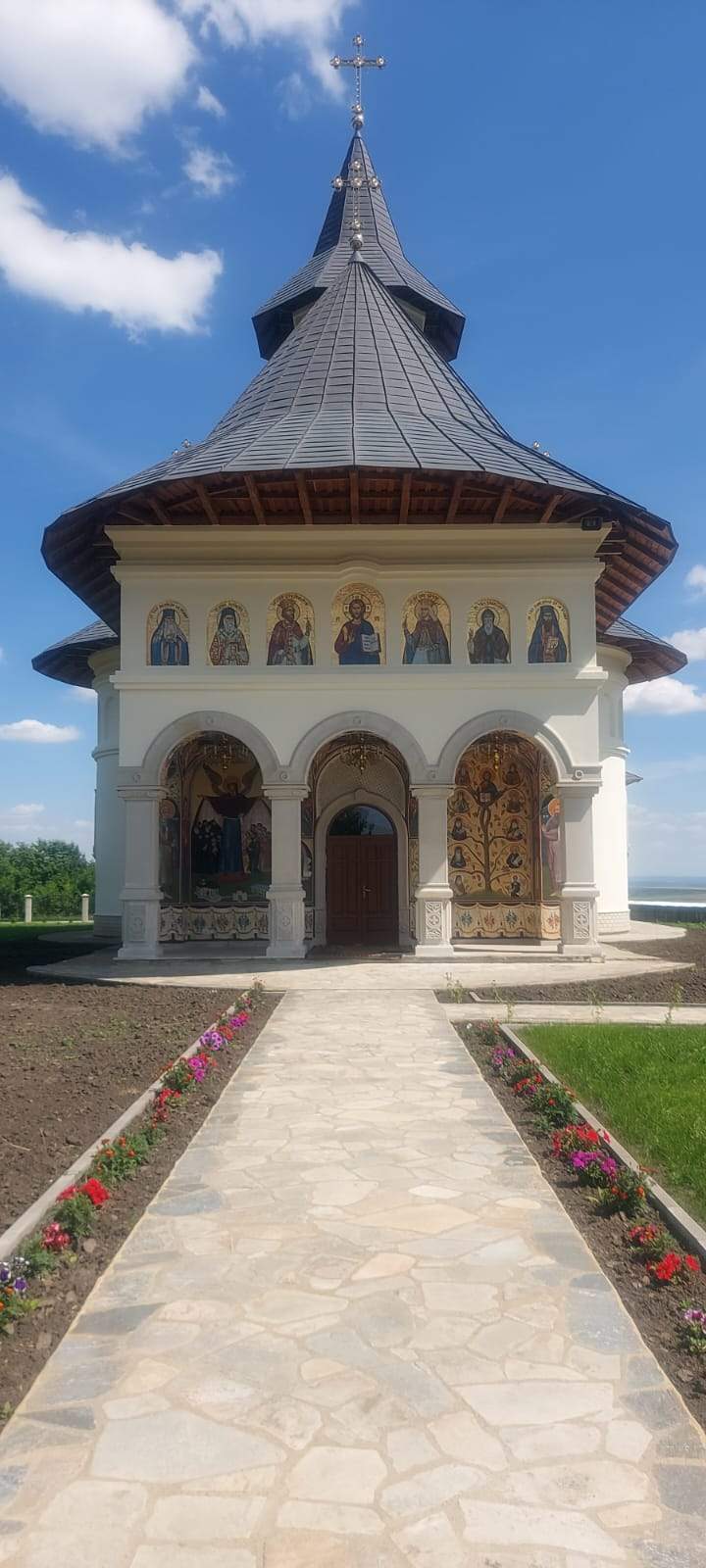 Duminică, 11 august, va fi sfinţită biserica Schitului Băiceni din comuna Todireşti, judeţul Iaşi.
