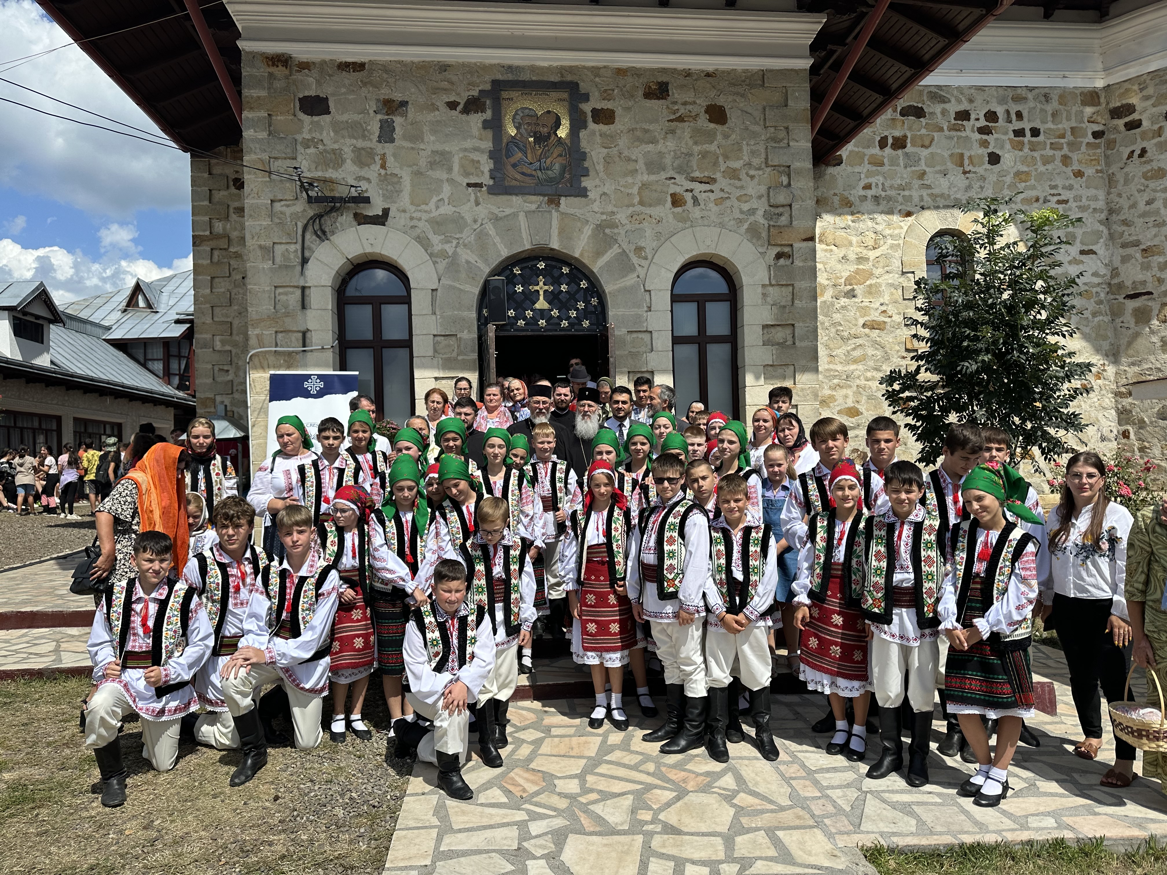 Zile de tabără și slujire arhierească la Parohia Filioara din județul Neamț