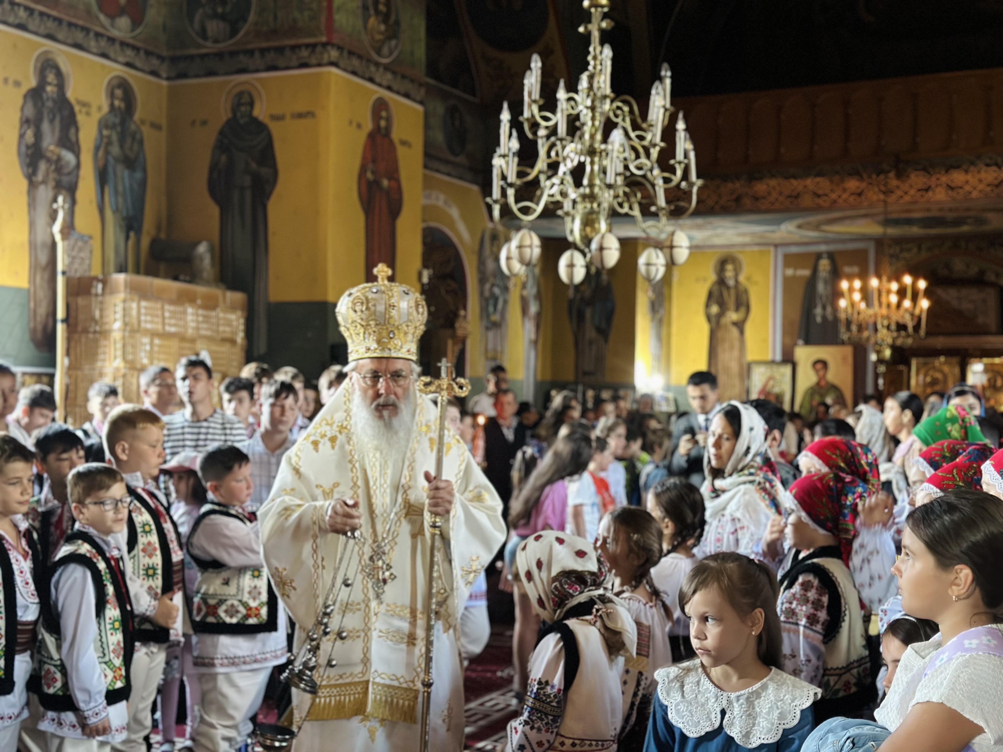 Zile de tabără și slujire arhierească la Parohia Filioara din județul Neamț