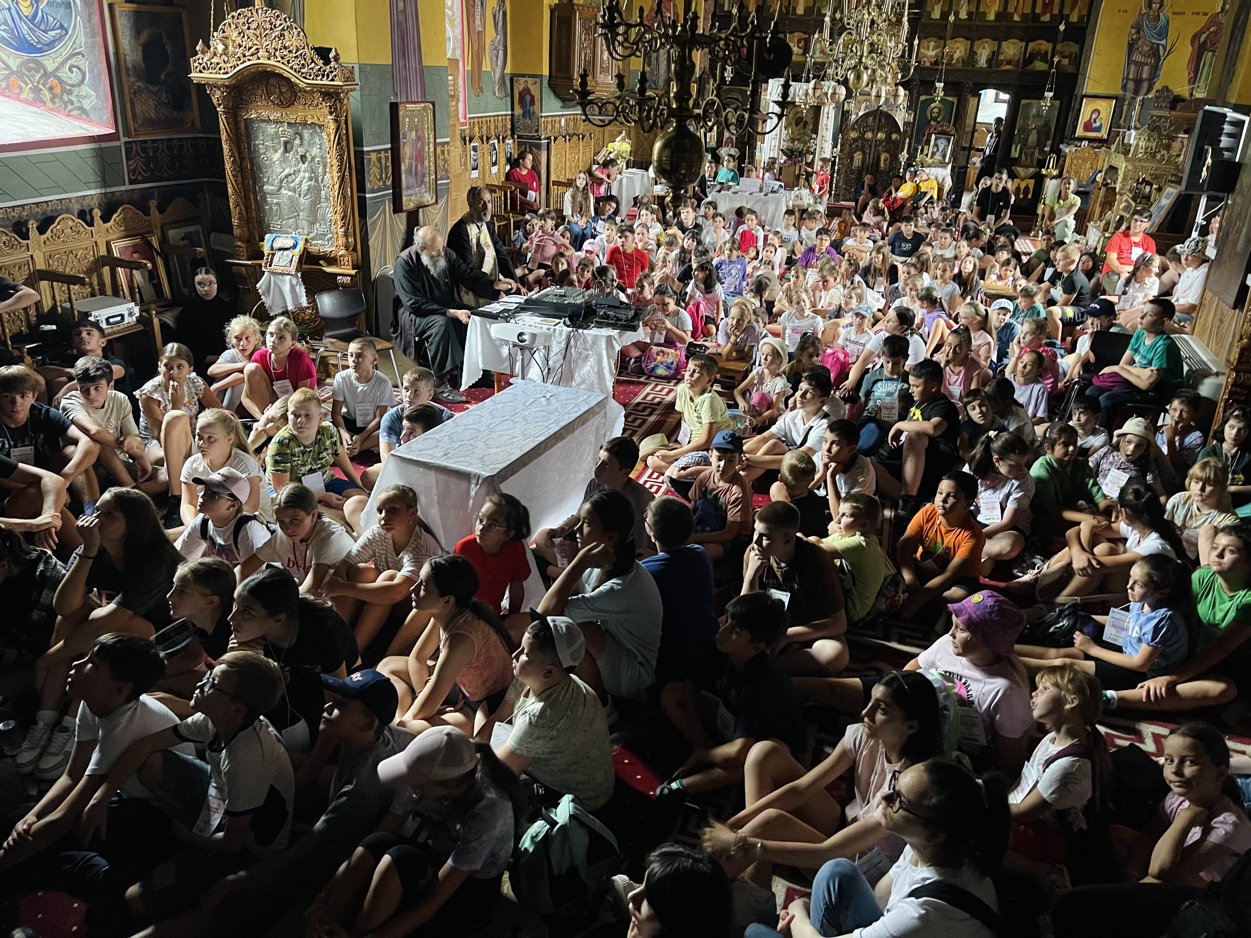 Zile de tabără și slujire arhierească la Parohia Filioara din județul Neamț