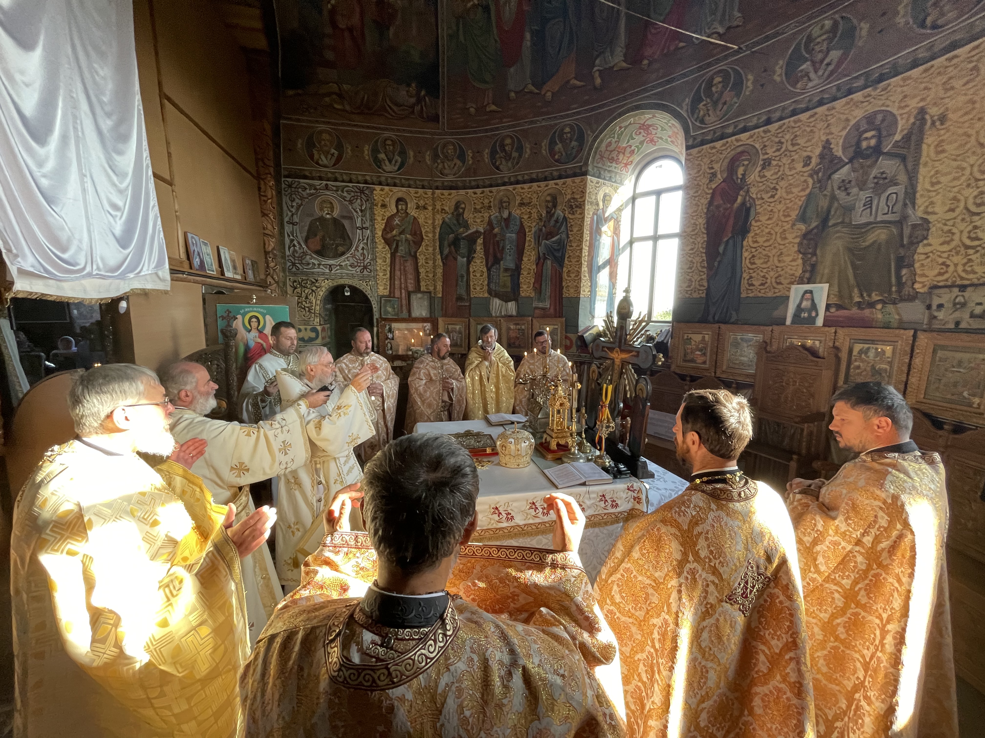 Zile de tabără și slujire arhierească la Parohia Filioara din județul Neamț