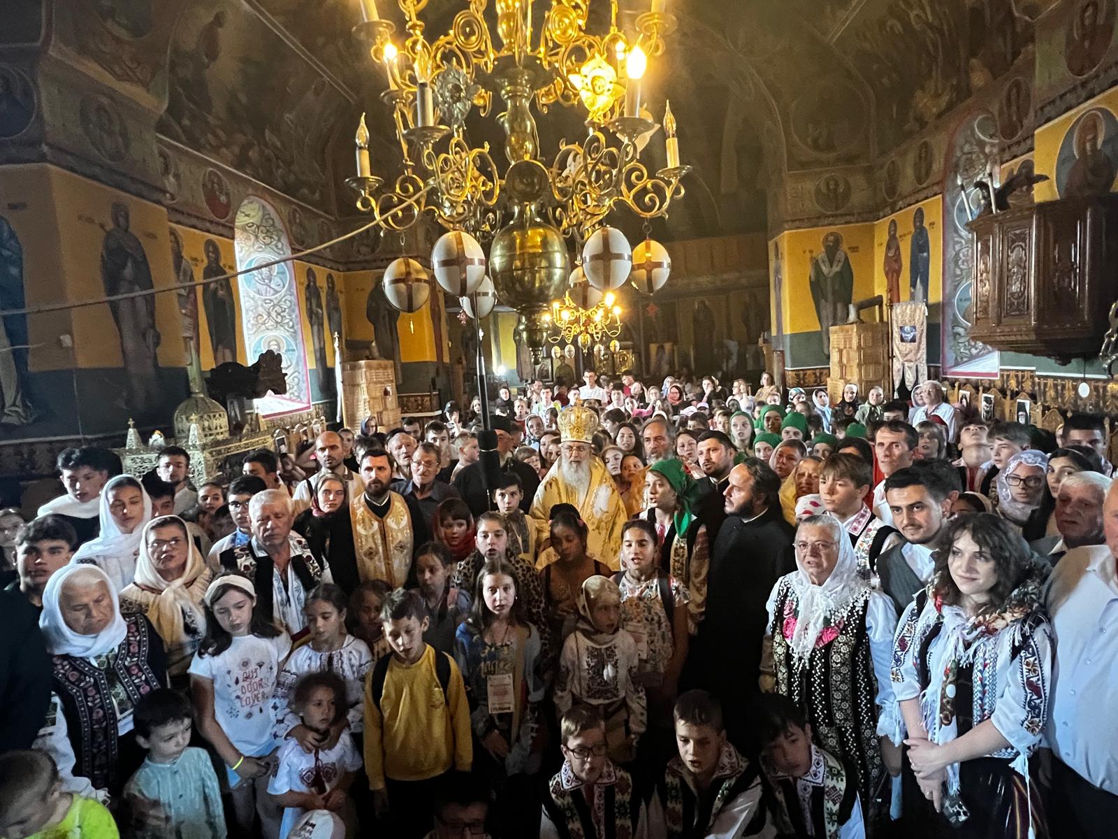 Zile de tabără și slujire arhierească la Parohia Filioara din județul Neamț