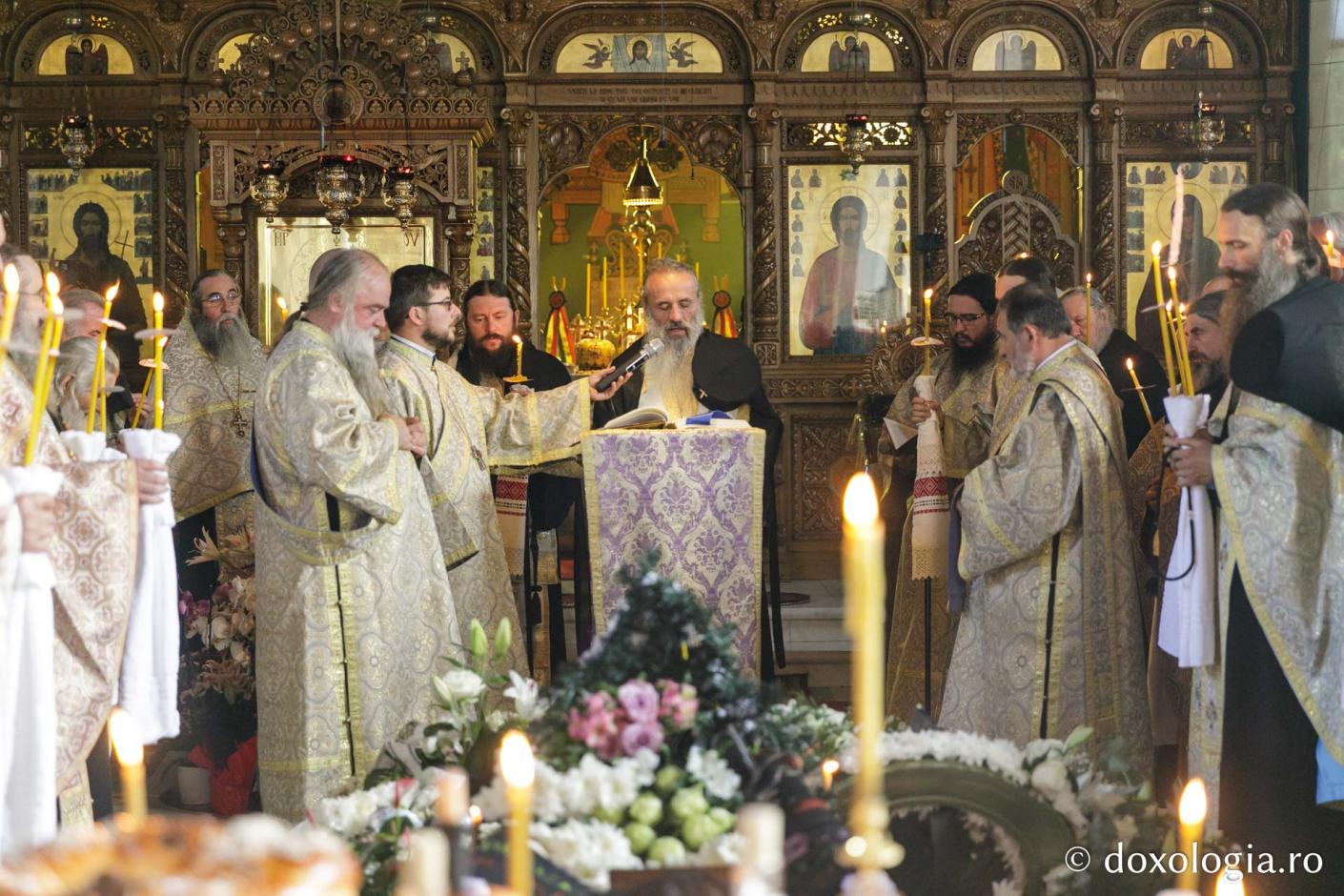 slujbă de înmormântare