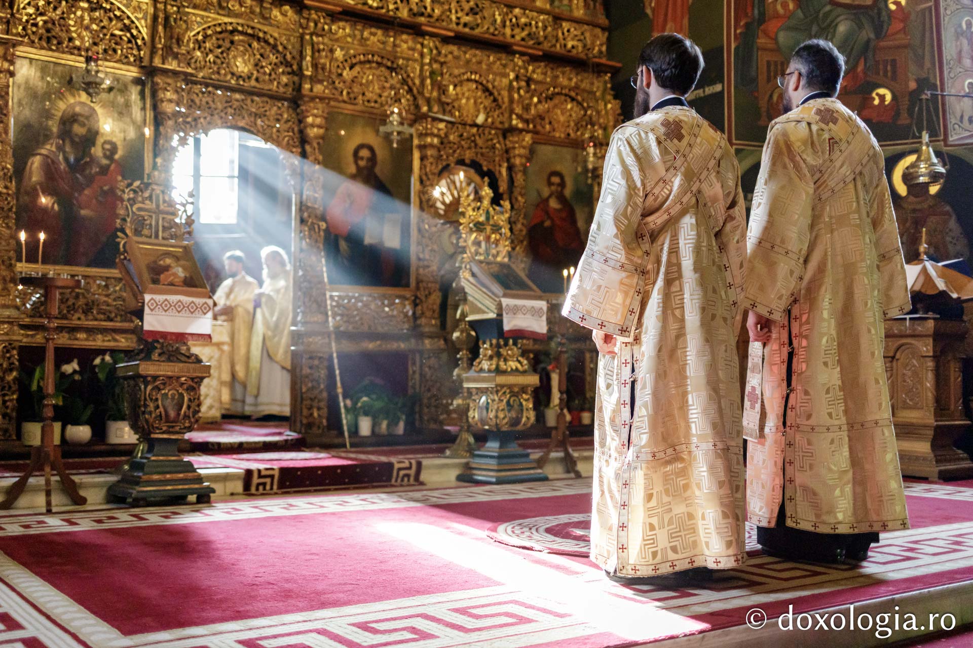 Diaconi din soborul slujitor