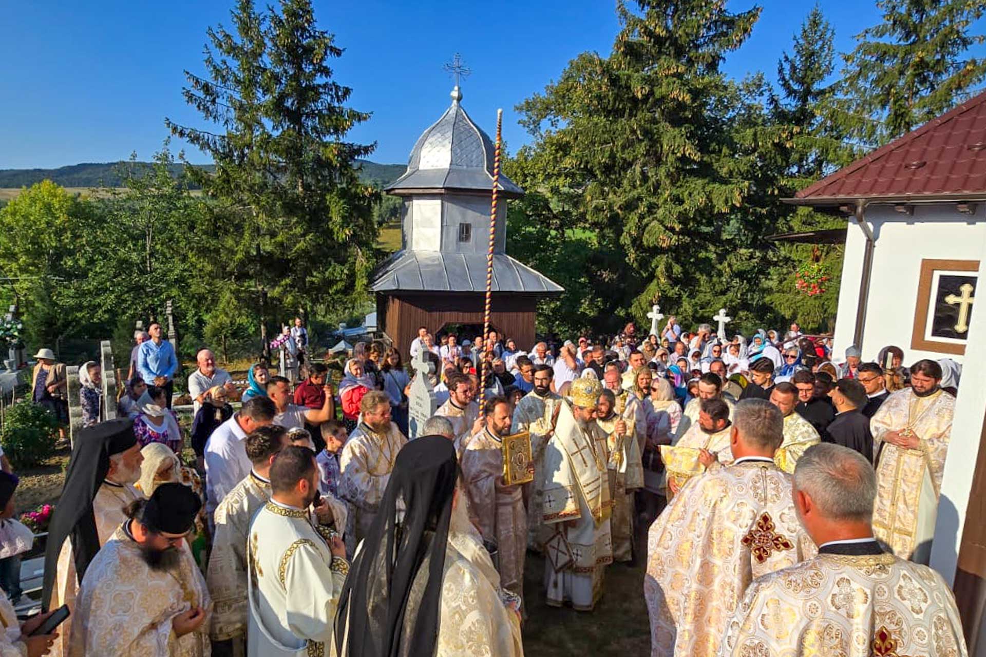 Resfințirea bisericii Parohiei Poiana